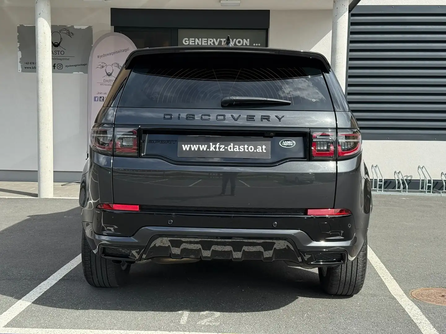 Land Rover Discovery Sport D165 4WD R-Dynamic S Aut. __ ERSTBESITZ__ Grau - 2
