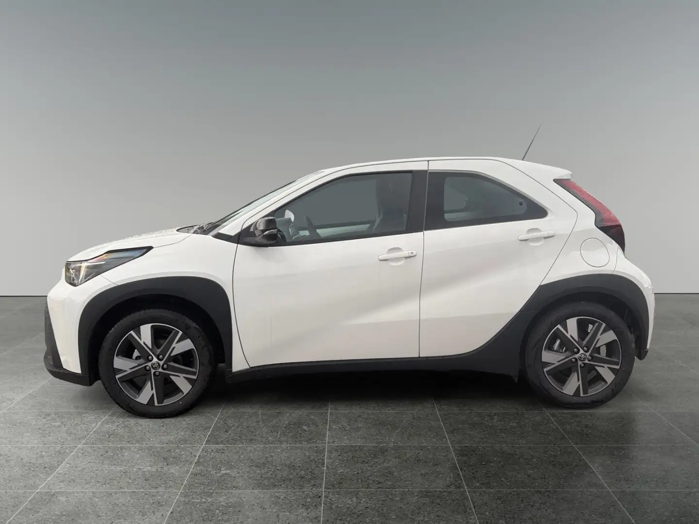 Toyota Aygo X AYGO X 1,5 l Active CVT Weiß - 2