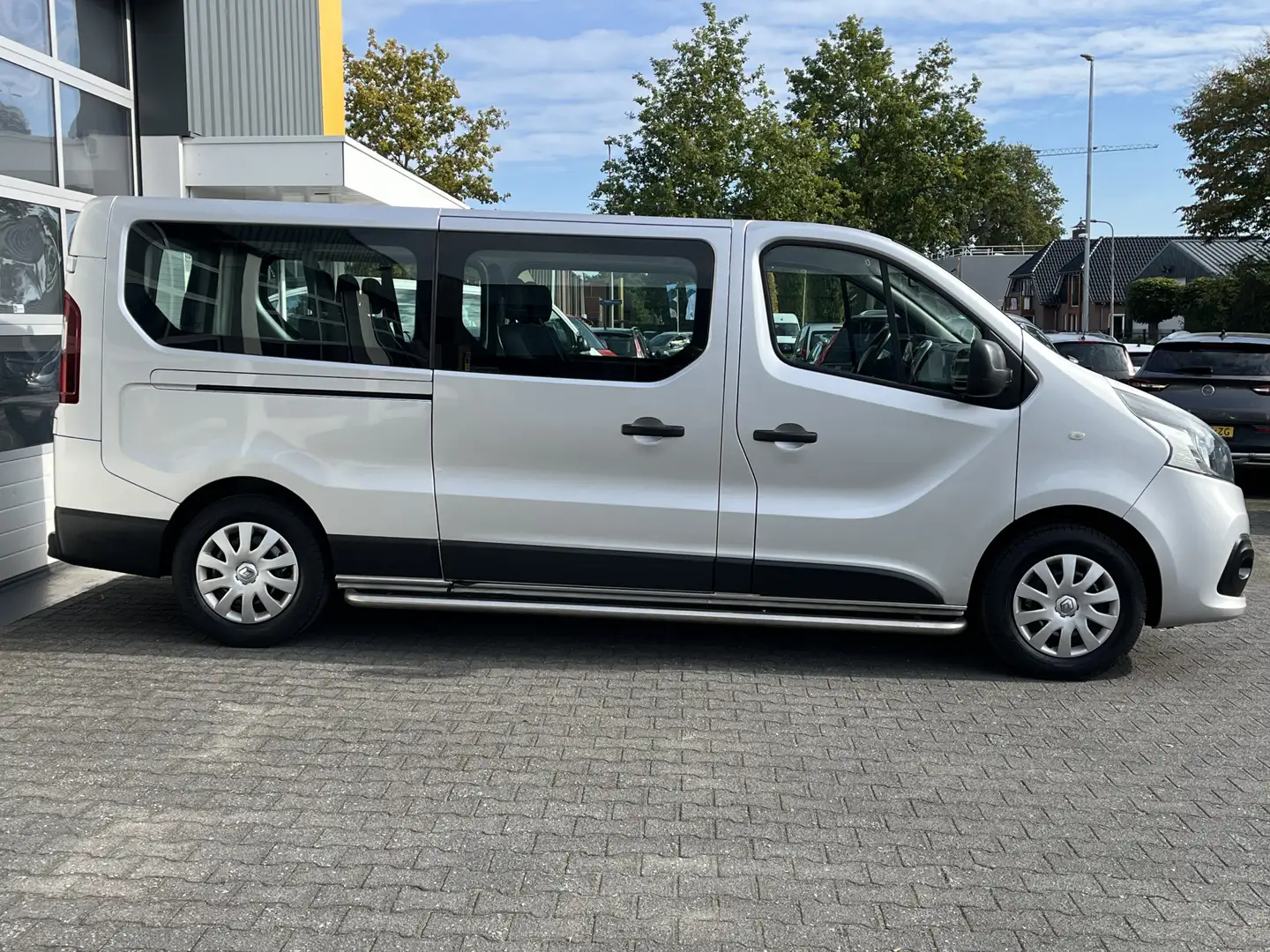 Renault Trafic Passenger 8-persoons 1.6 dCi Grand Authentique Ene Grijs - 2
