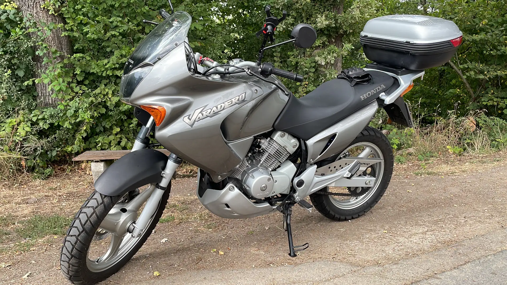 Honda Varadero 125 XL Silber - 1