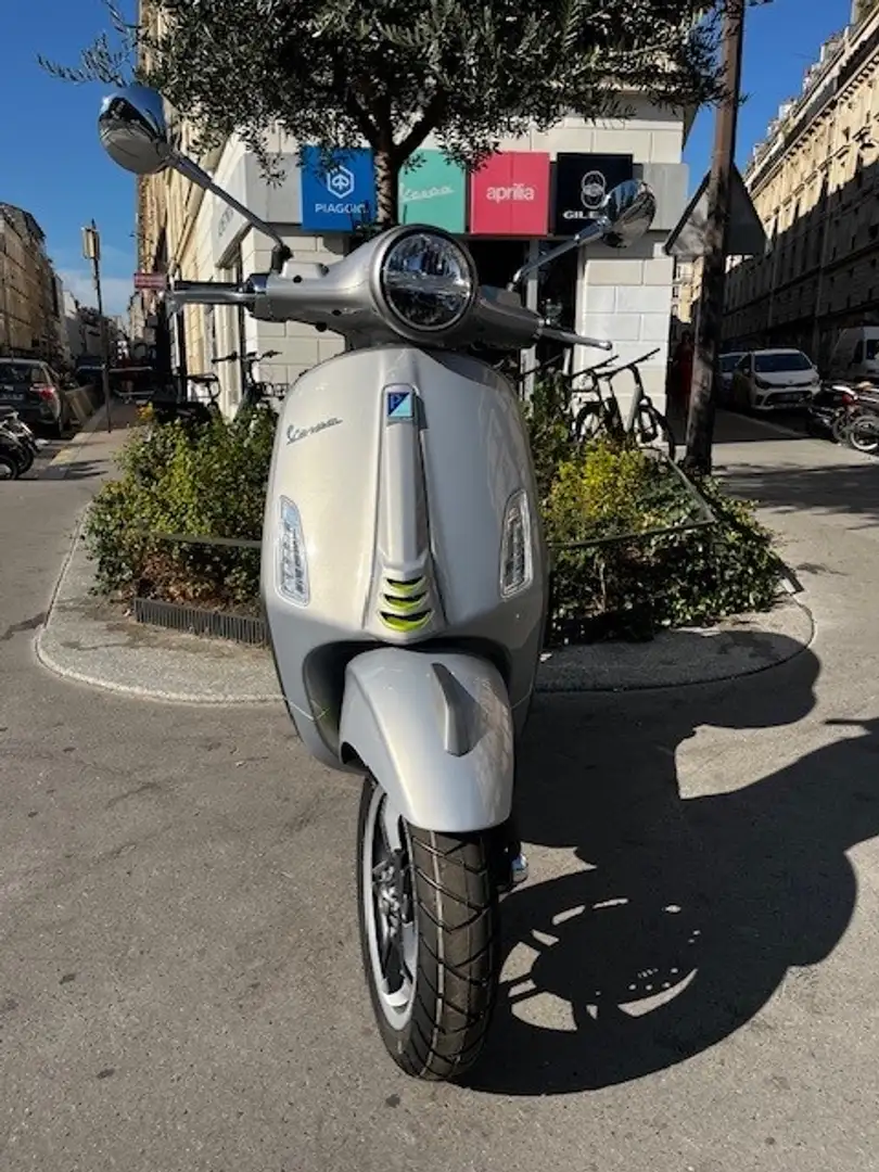 Vespa Primavera 125 Grijs - 2