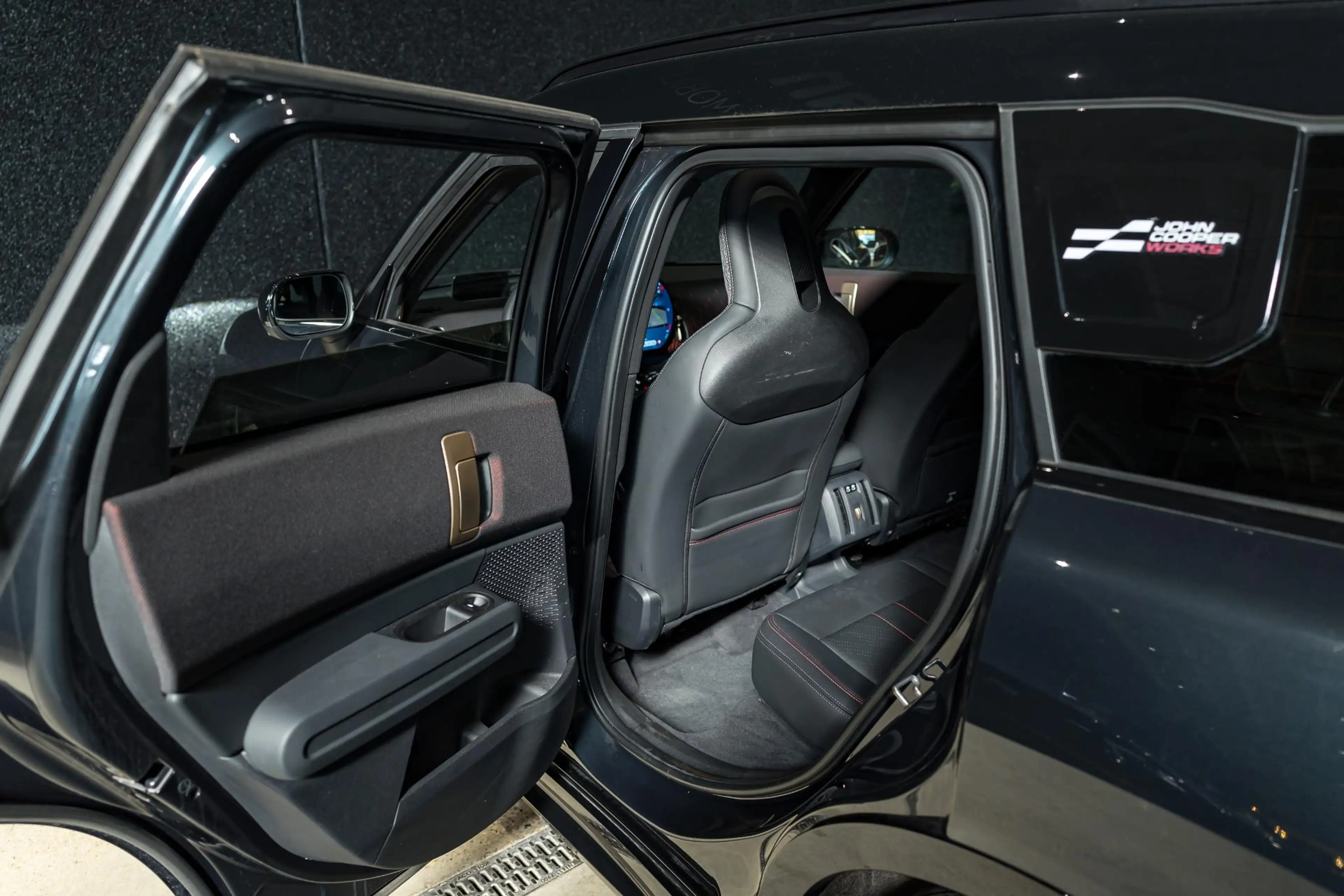 MINI John Cooper Works Countryman C JCW PANO DAK | HUD | CAM | Adaptive CC | Memory — photo 15