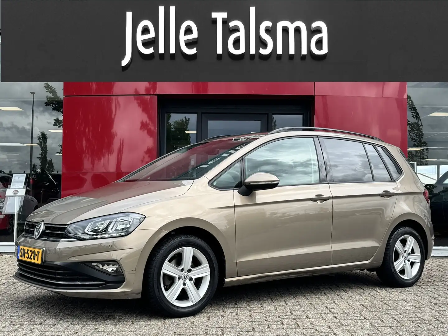 Volkswagen Golf Sportsvan 1.0 TSI Comfortline Automaat | Navigatie | Apple C Beige - 1
