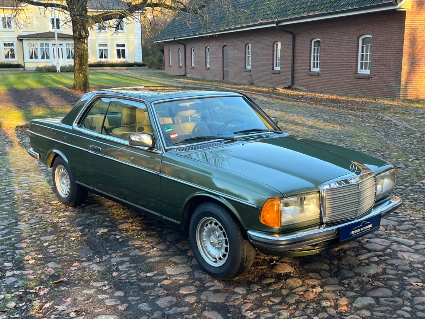 Mercedes-Benz 280 CE 123er Coupe mit Automatik Vert - 2