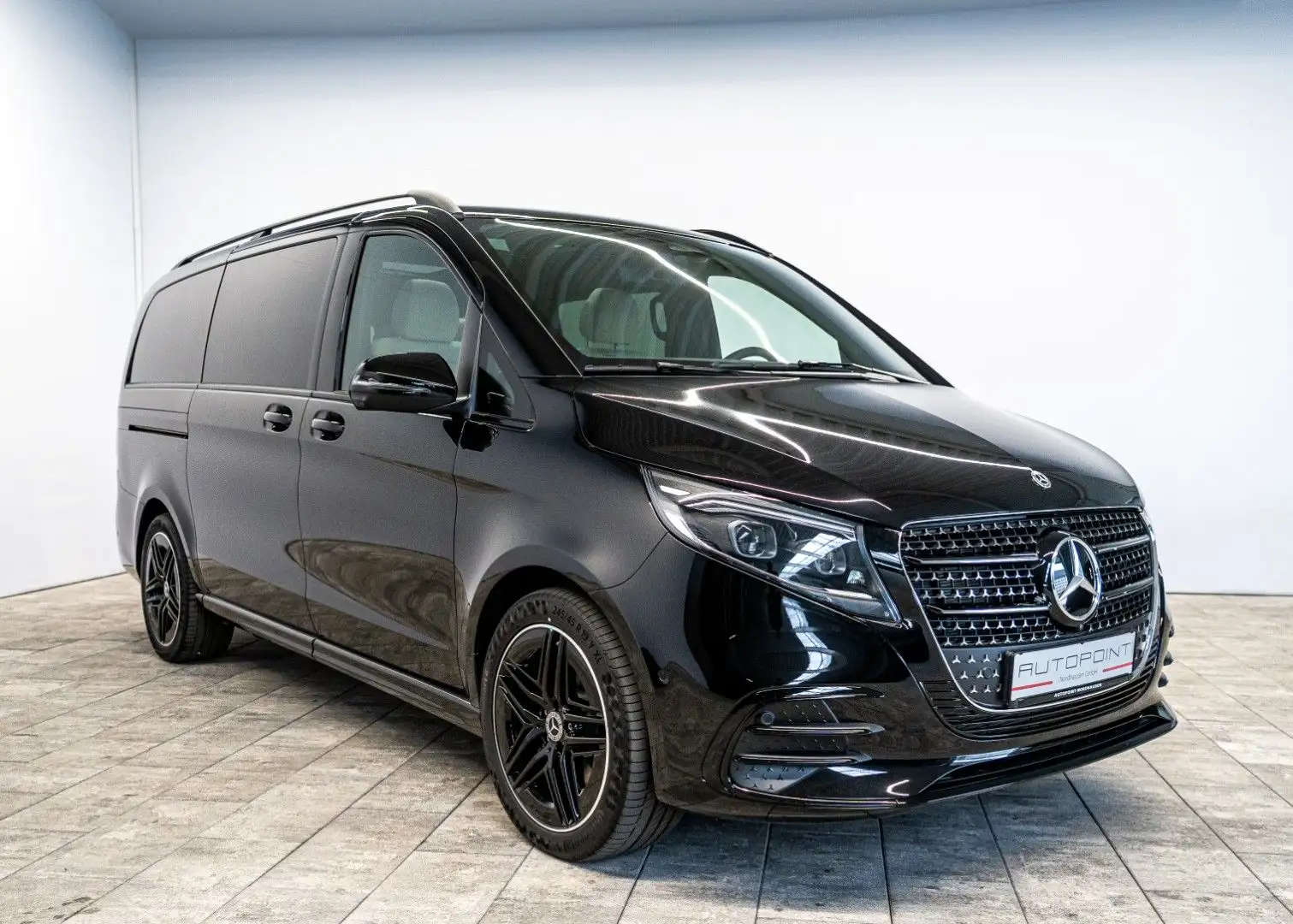 Mercedes-Benz V 300 d EXCLUSIVE 4MATIC lang AMG Luxus°AIRMATIC Schwarz - 2