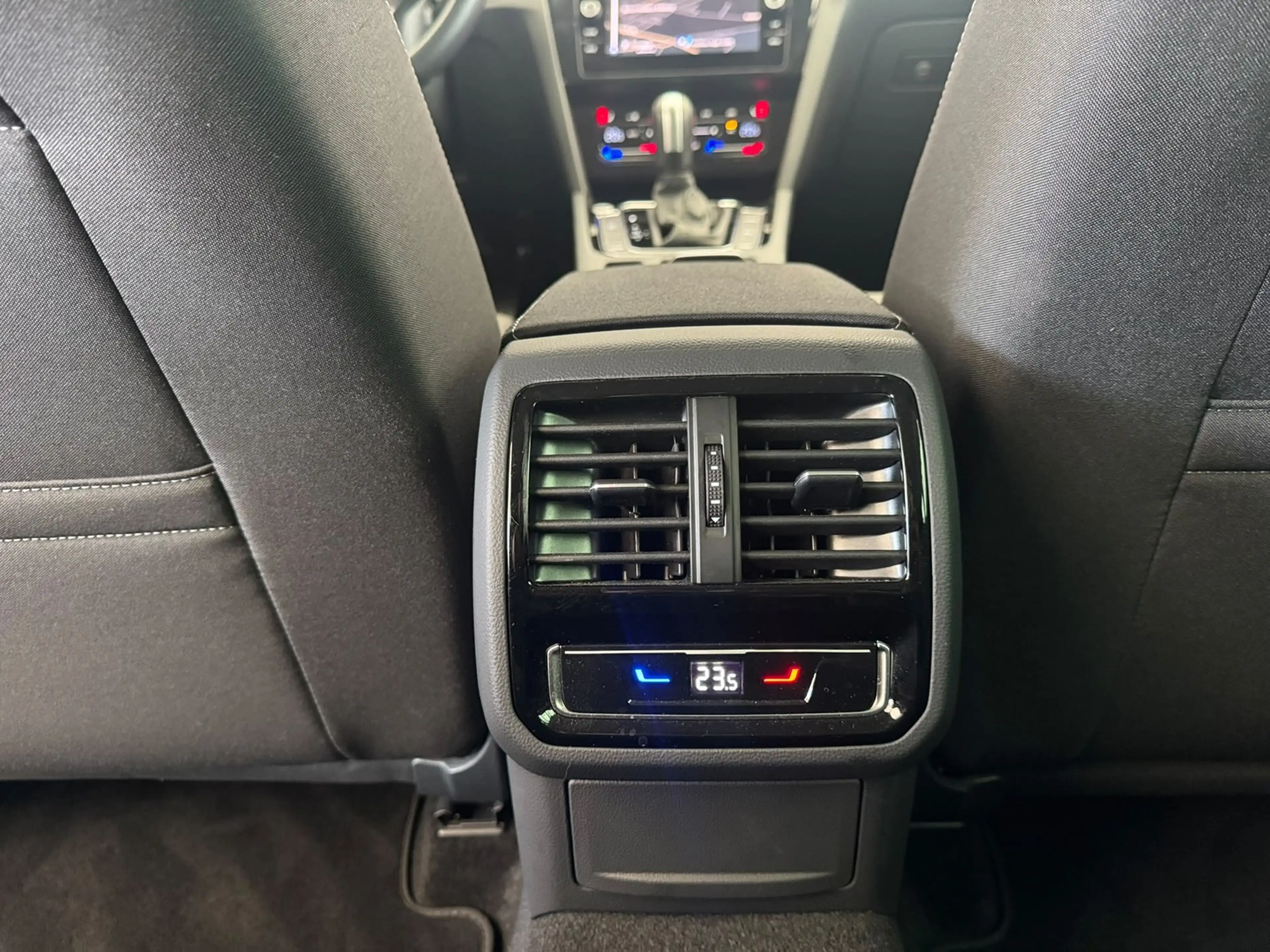 Volkswagen Passat Variant Business 2.0TDI DSG+AHK+KAMERA+NAVI+ACC+KLIMA — photo 15