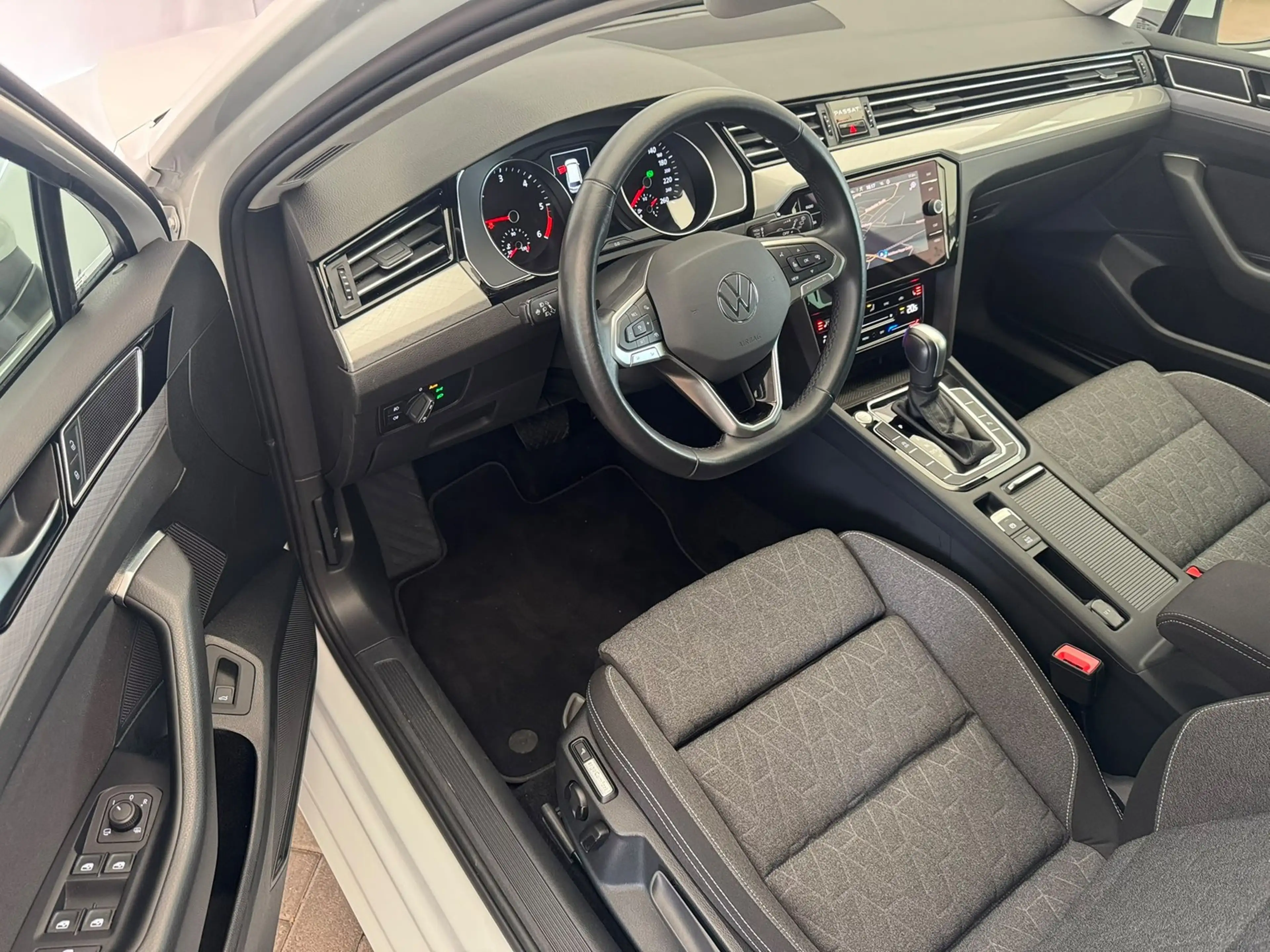 Volkswagen Passat Variant Business 2.0TDI DSG+AHK+KAMERA+NAVI+ACC+KLIMA — photo 10