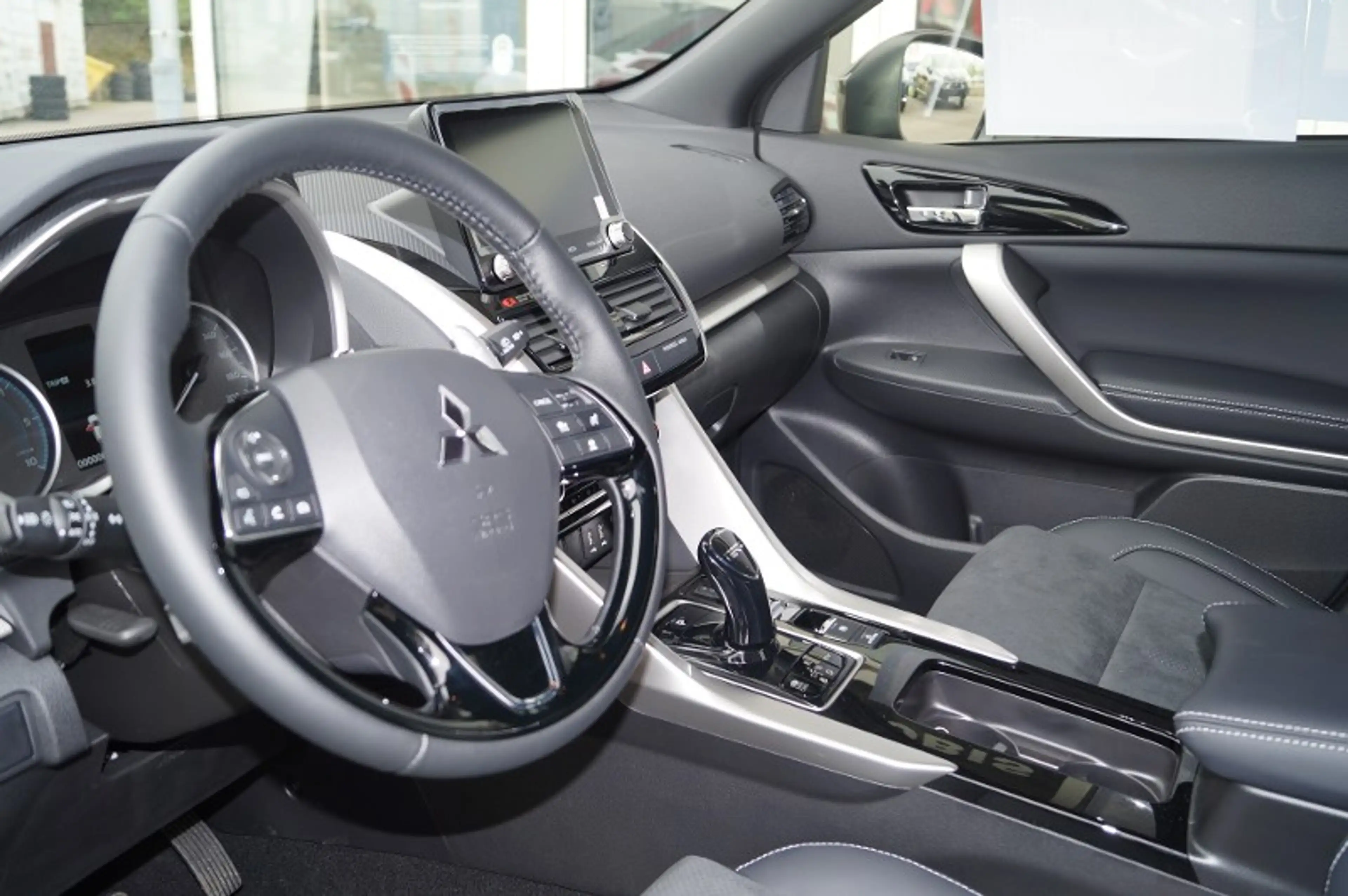 Mitsubishi Eclipse Cross Plug-in Hybrid Select 2.4 4WD — photo 6