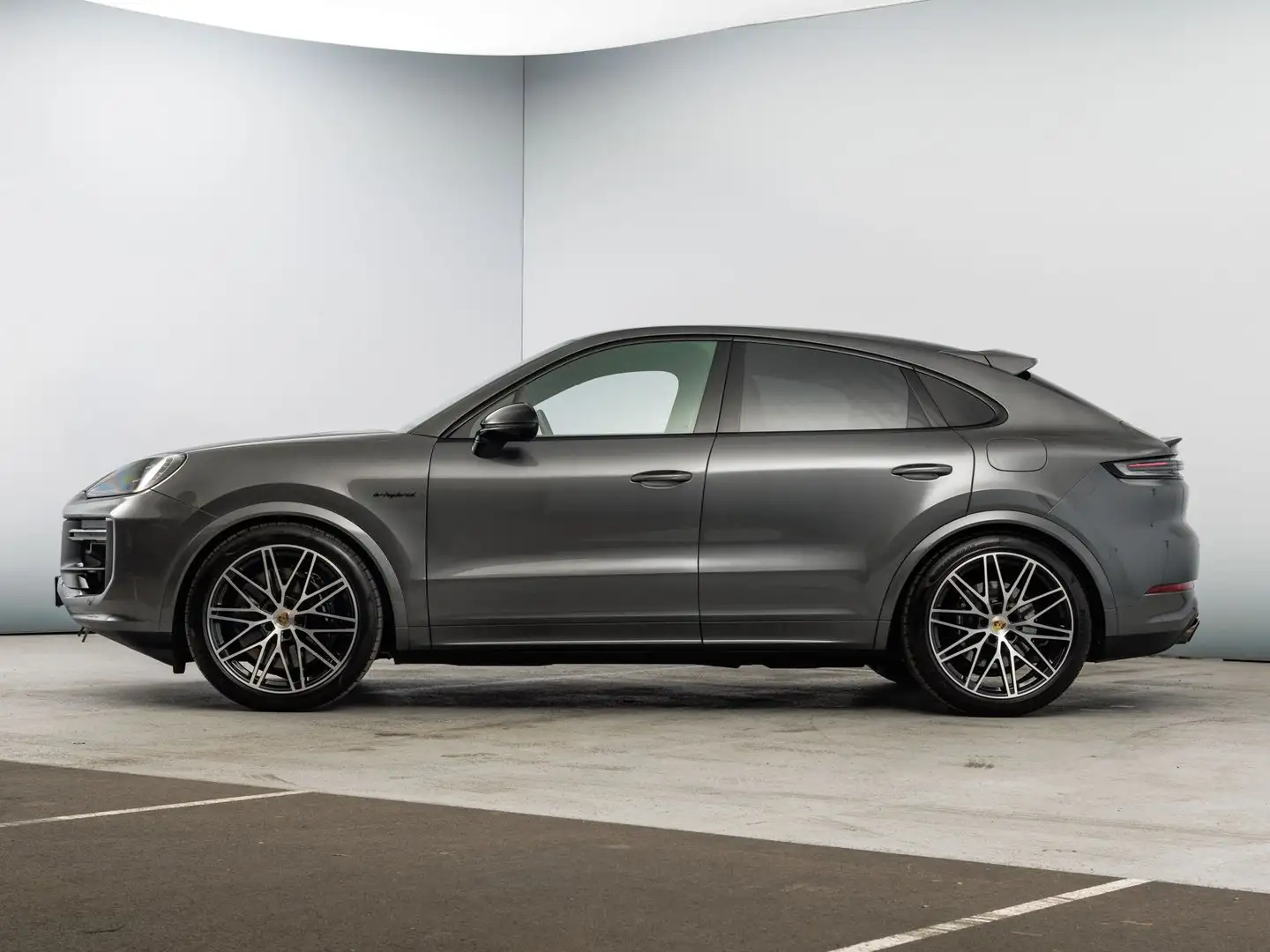 Porsche Cayenne Turbo E-Hybrid Coupé Grau - 2