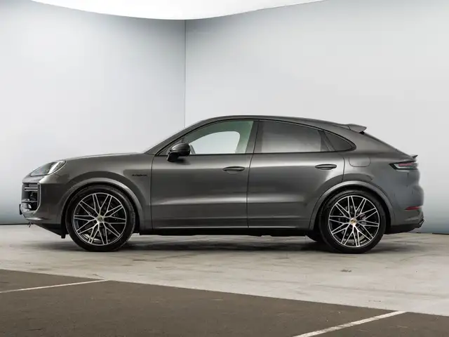 Porsche Cayenne view 2