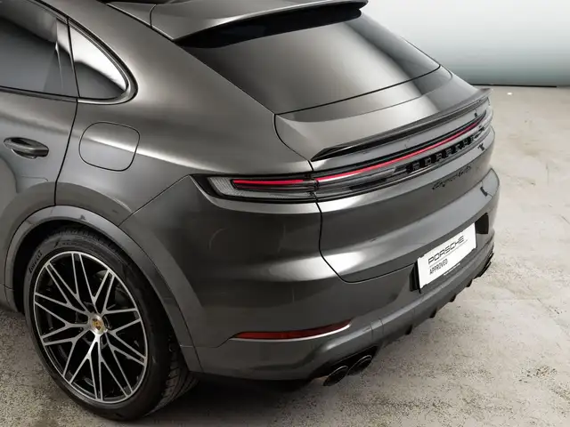 Porsche Cayenne view 9