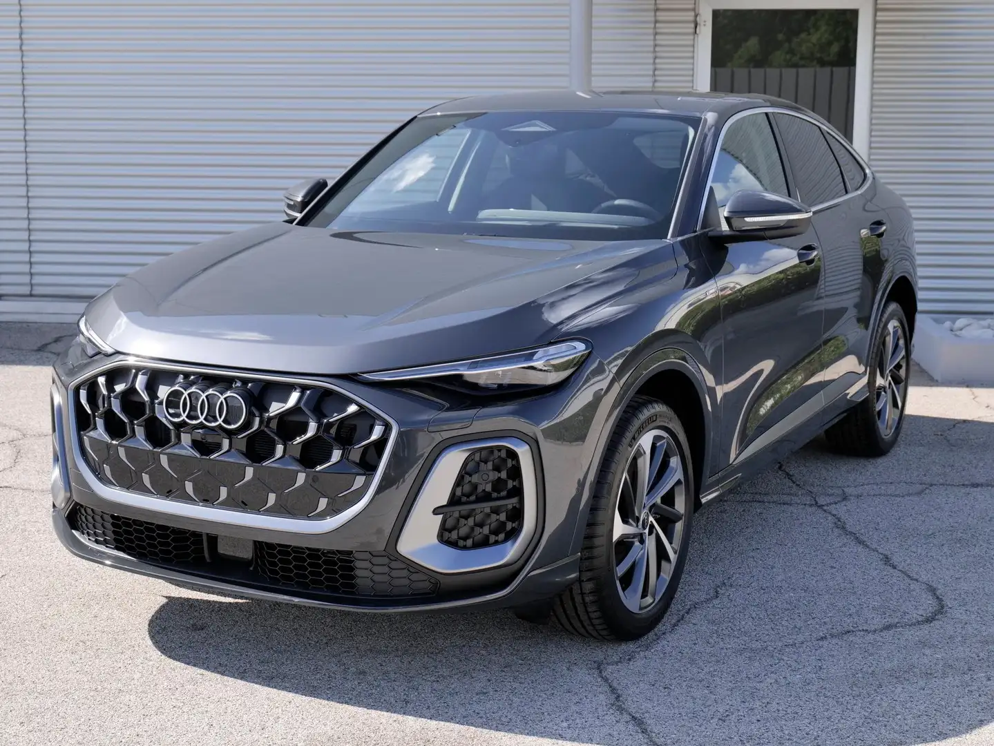 Audi Q5 Sportback NEW 2.0 Tdi Q. 204cv S-tr. S.line edit. Grijs - 1