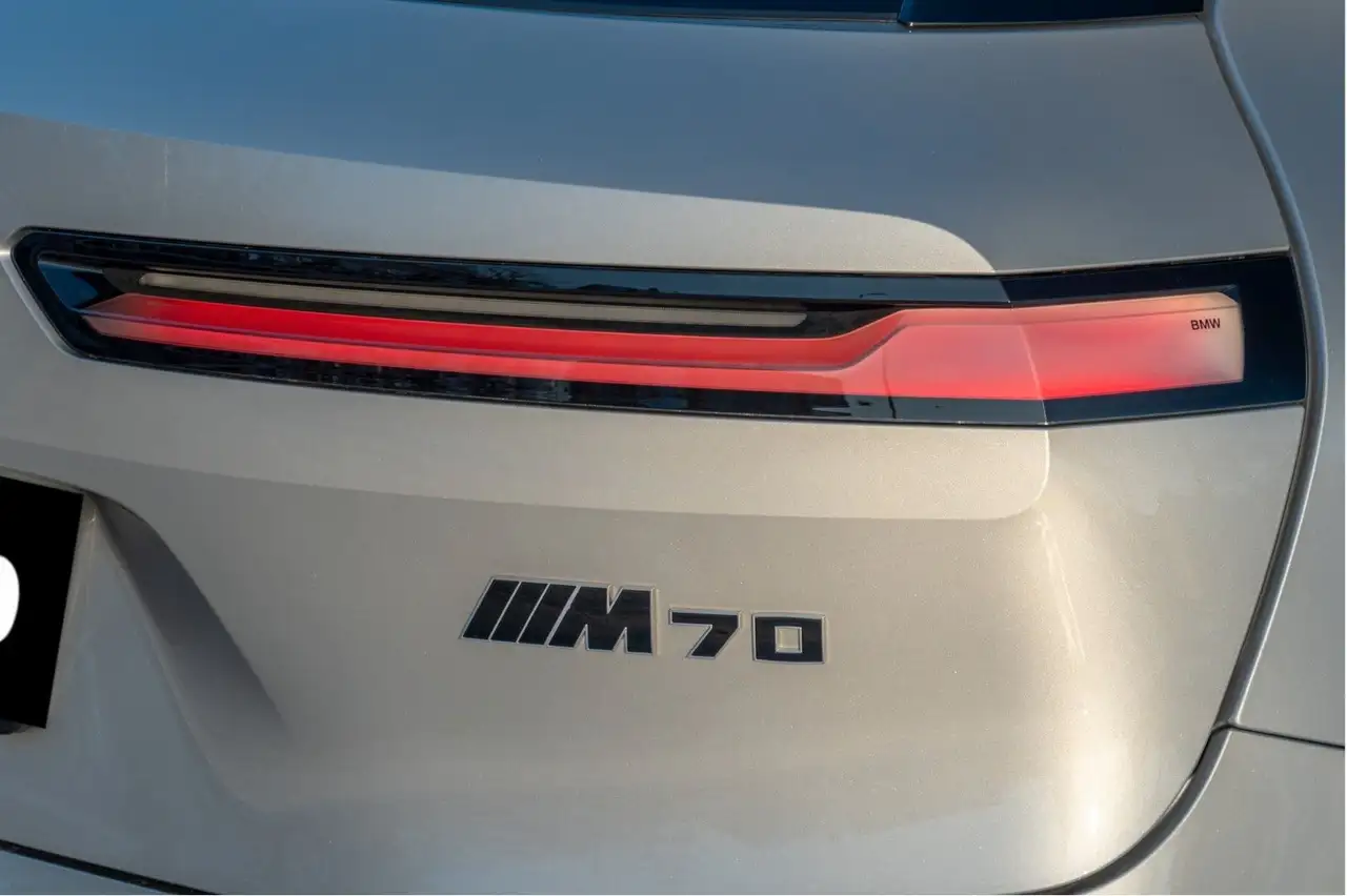 BMW iX M70 xDrive LUFTF.SOFTC.SKY.DR.ASS.PRO.H/K.AHK 7