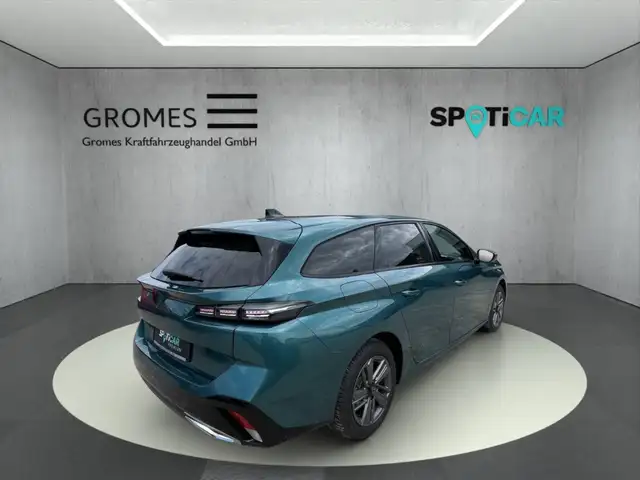 Peugeot 308 view 3