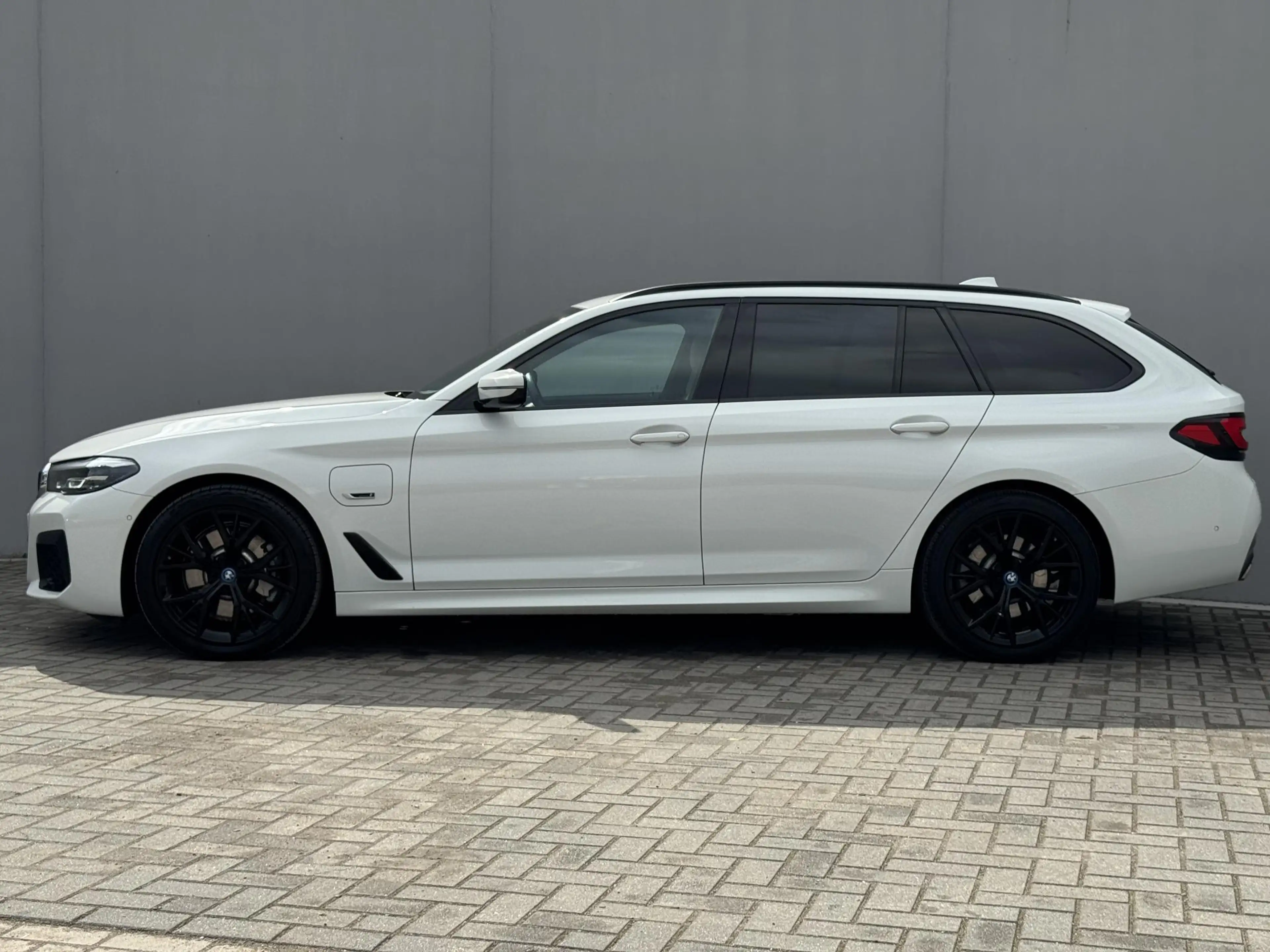 BMW 530 5-serie Touring 530e High Executive INDIVIDUAL / D — photo 8