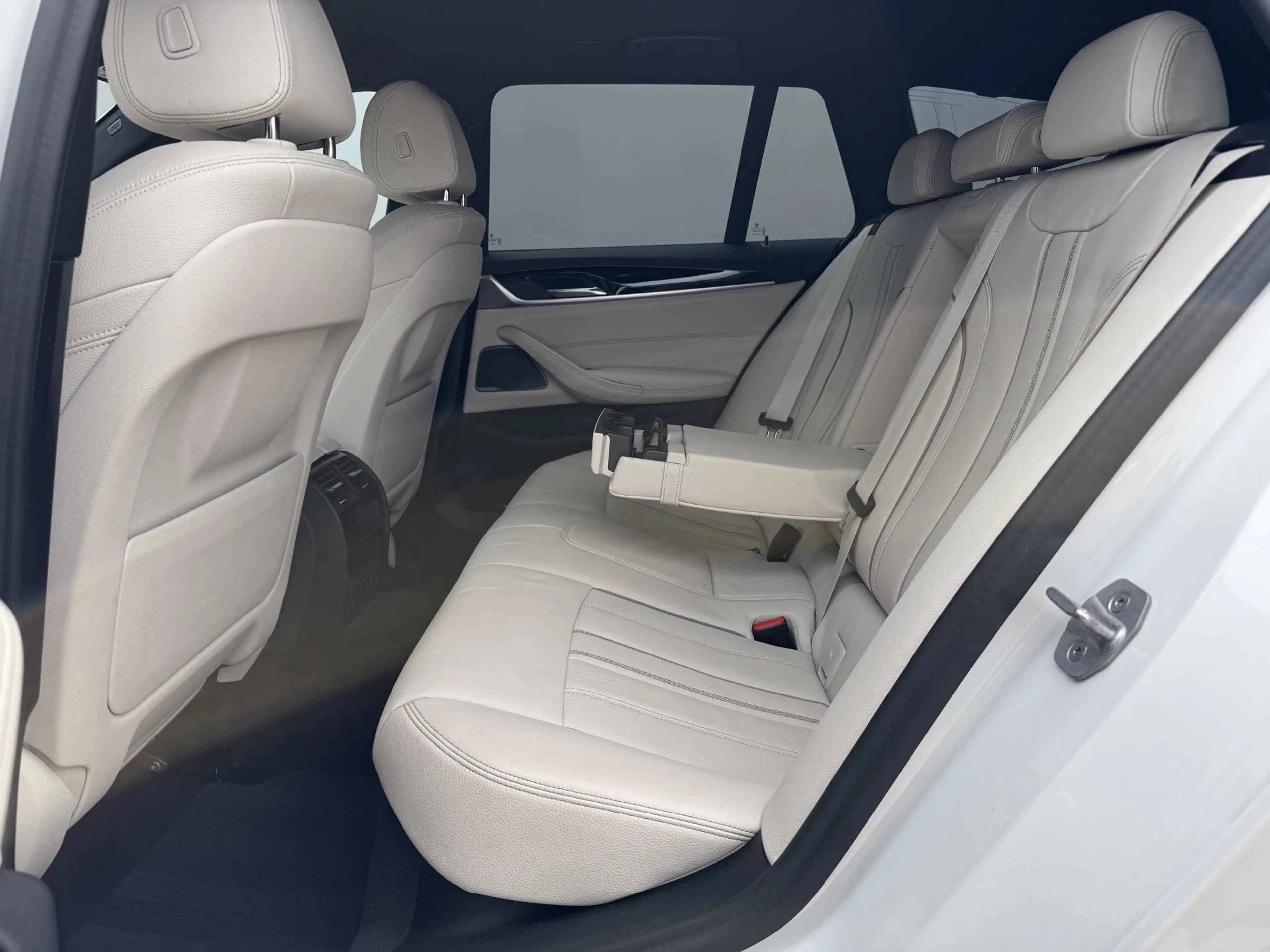 BMW 530 5-serie Touring 530e High Executive INDIVIDUAL / D — photo 28
