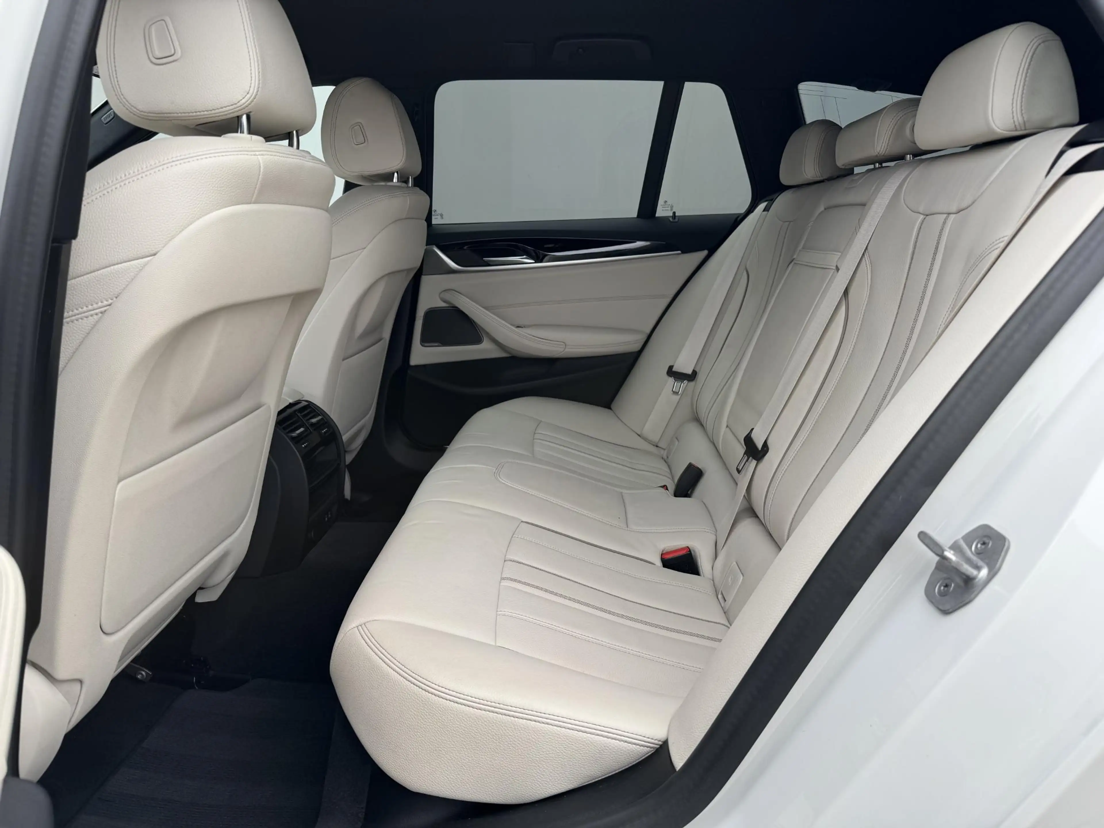 BMW 530 5-serie Touring 530e High Executive INDIVIDUAL / D — photo 7