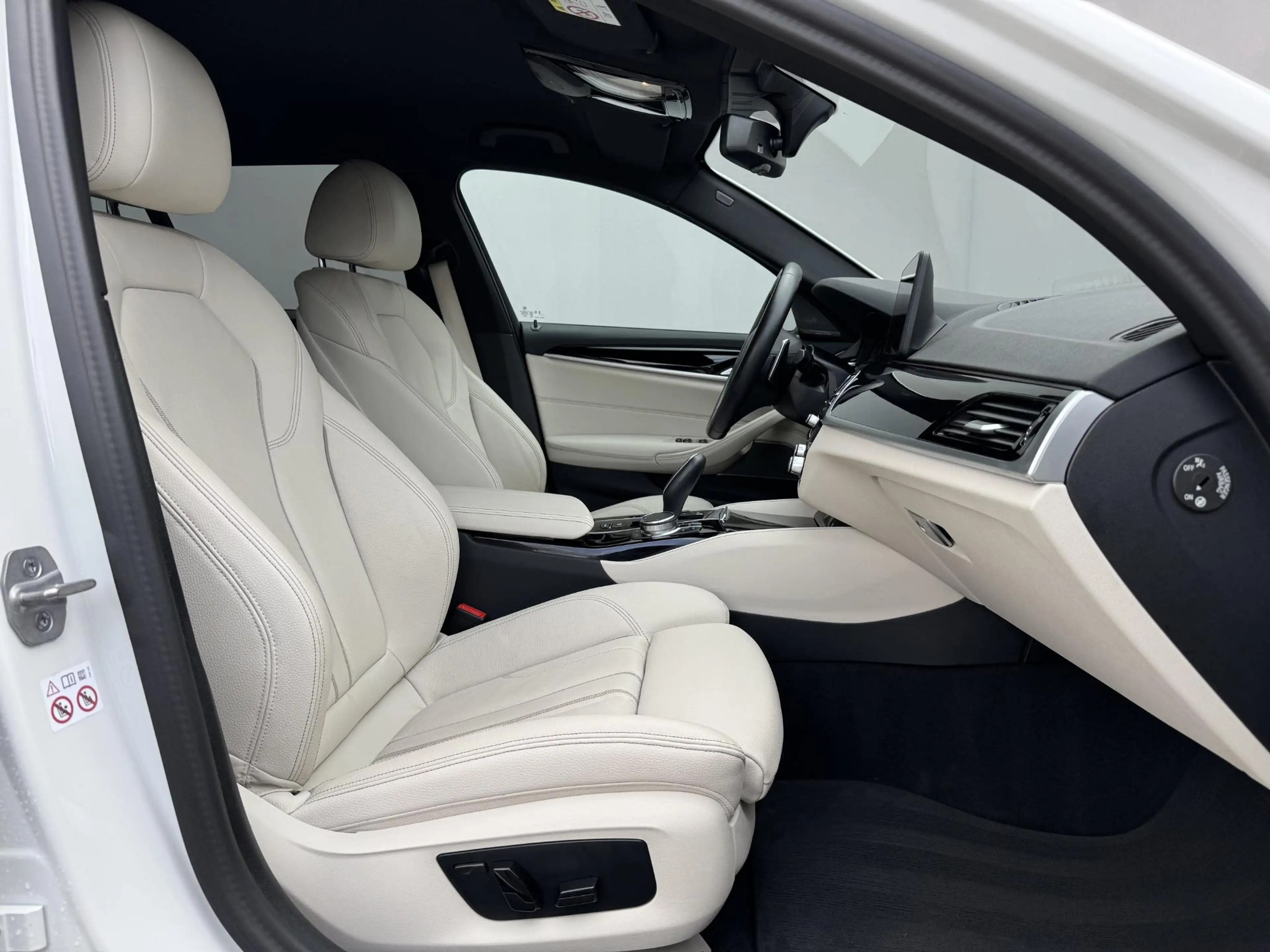 BMW 530 5-serie Touring 530e High Executive INDIVIDUAL / D — photo 43