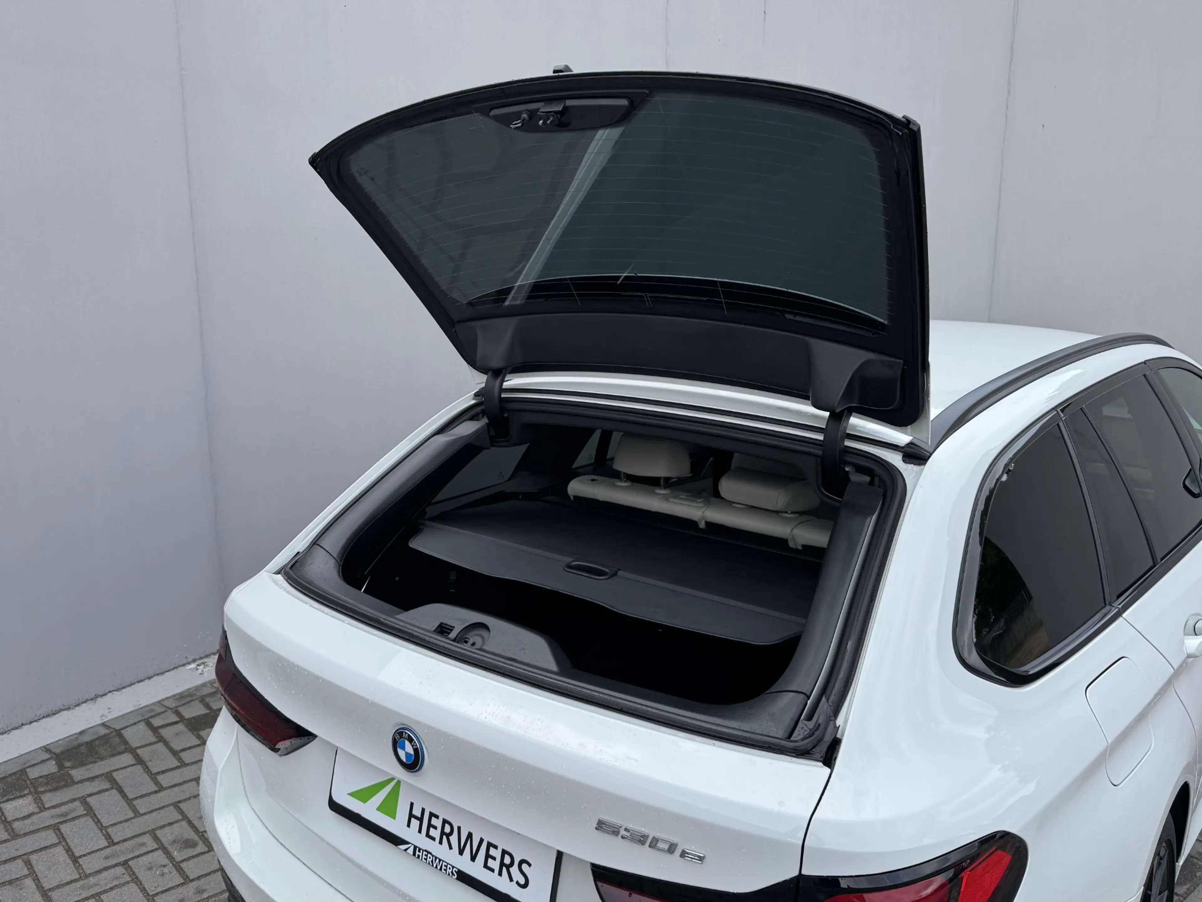 BMW 530 5-serie Touring 530e High Executive INDIVIDUAL / D — photo 49