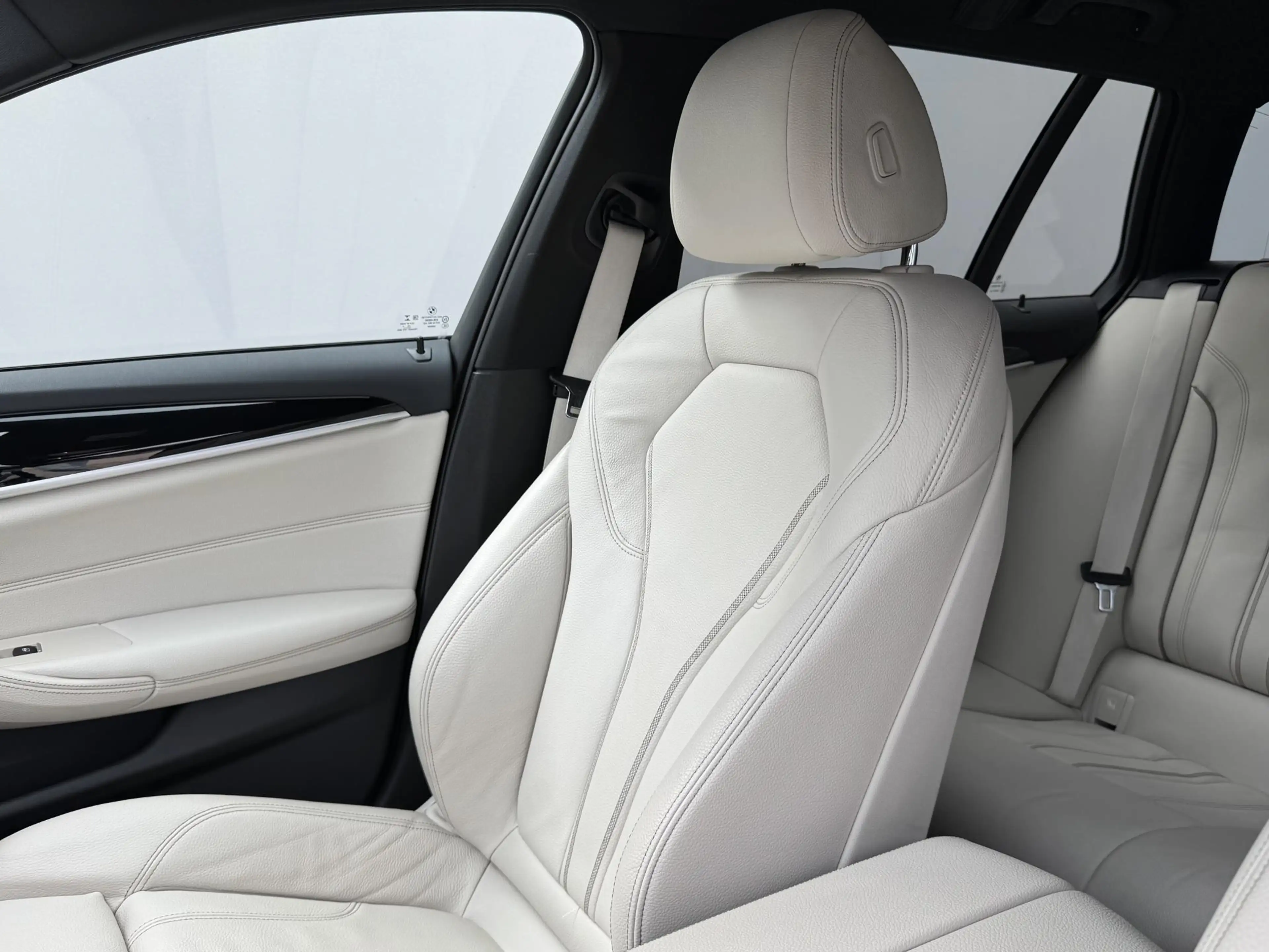 BMW 530 5-serie Touring 530e High Executive INDIVIDUAL / D — photo 12
