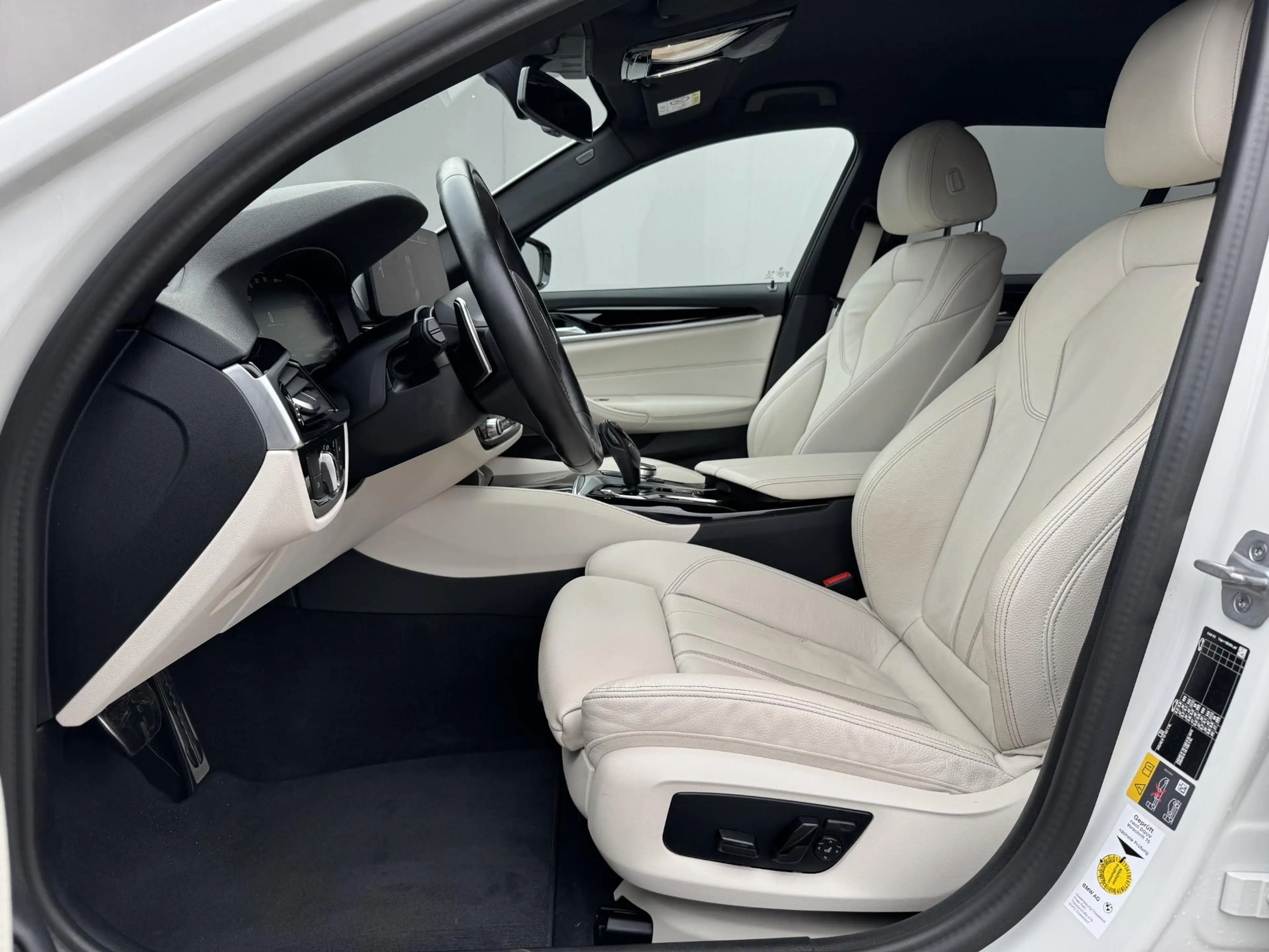 BMW 530 5-serie Touring 530e High Executive INDIVIDUAL / D — photo 6