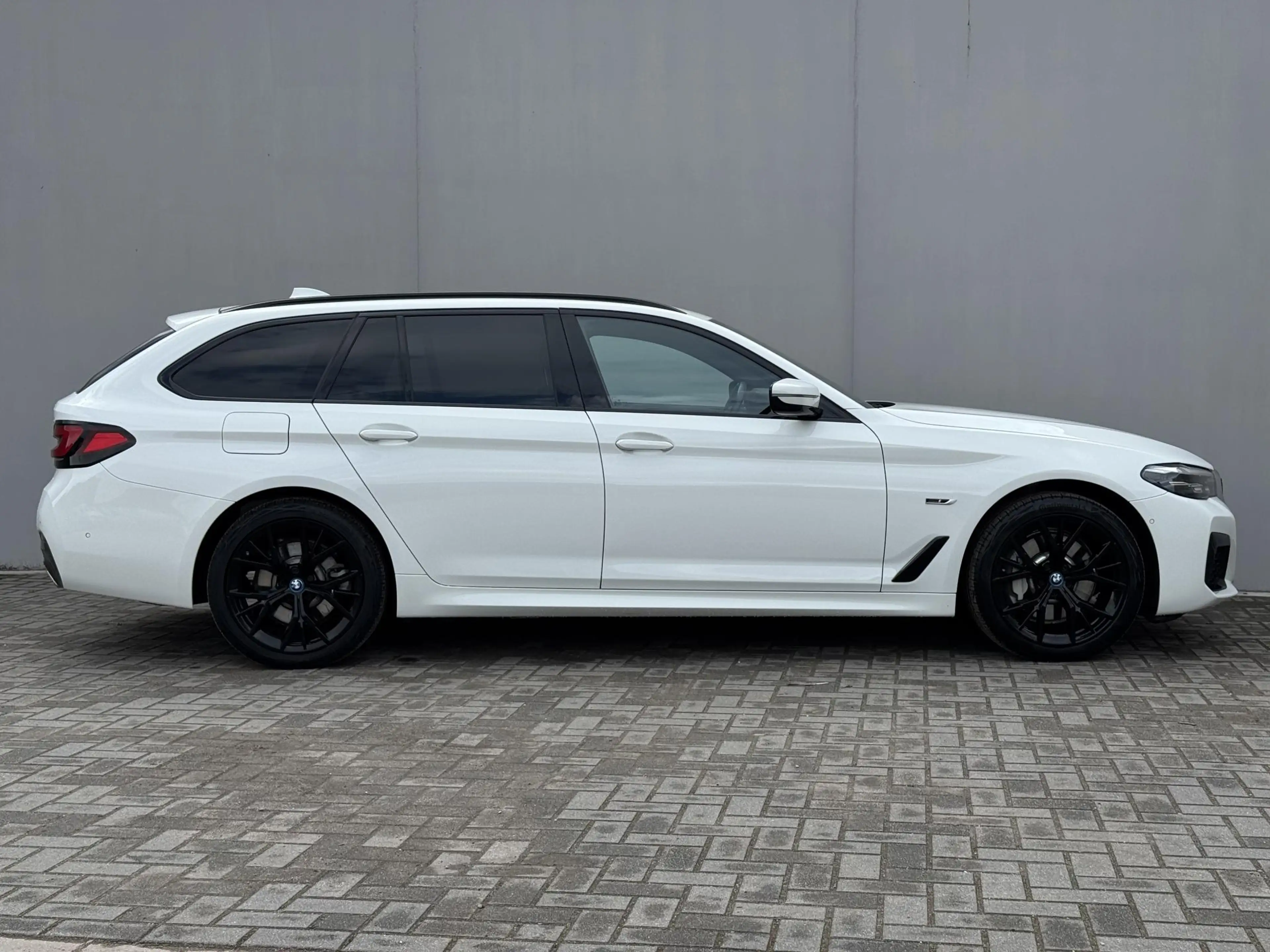 BMW 530 5-serie Touring 530e High Executive INDIVIDUAL / D — photo 18