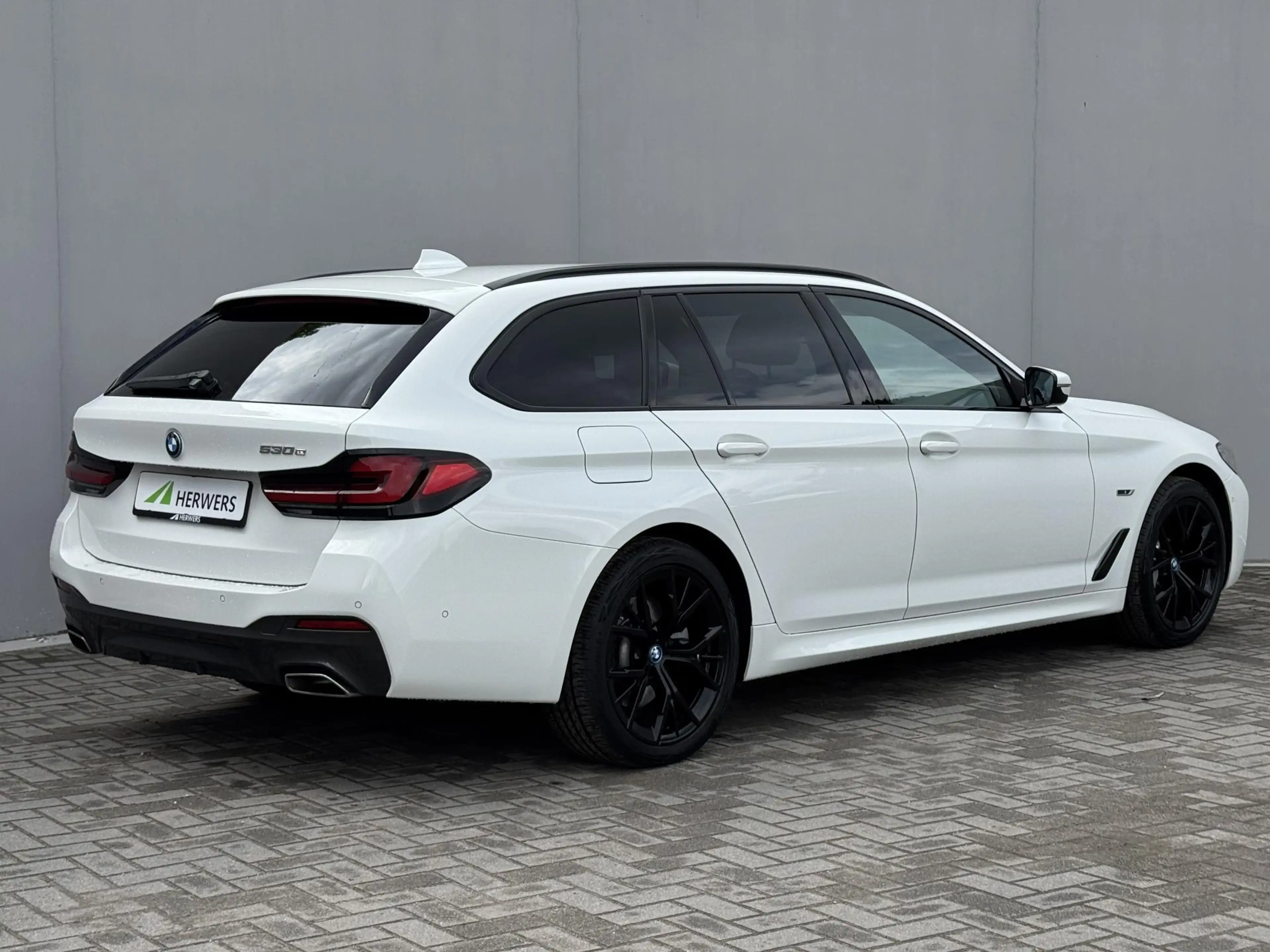 BMW 530 5-serie Touring 530e High Executive INDIVIDUAL / D — photo 3