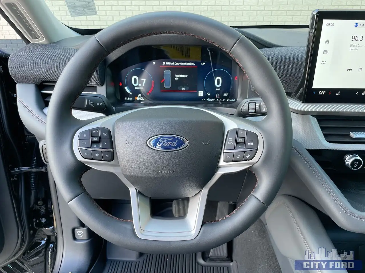 Ford Explorer снимка Ford Explorer