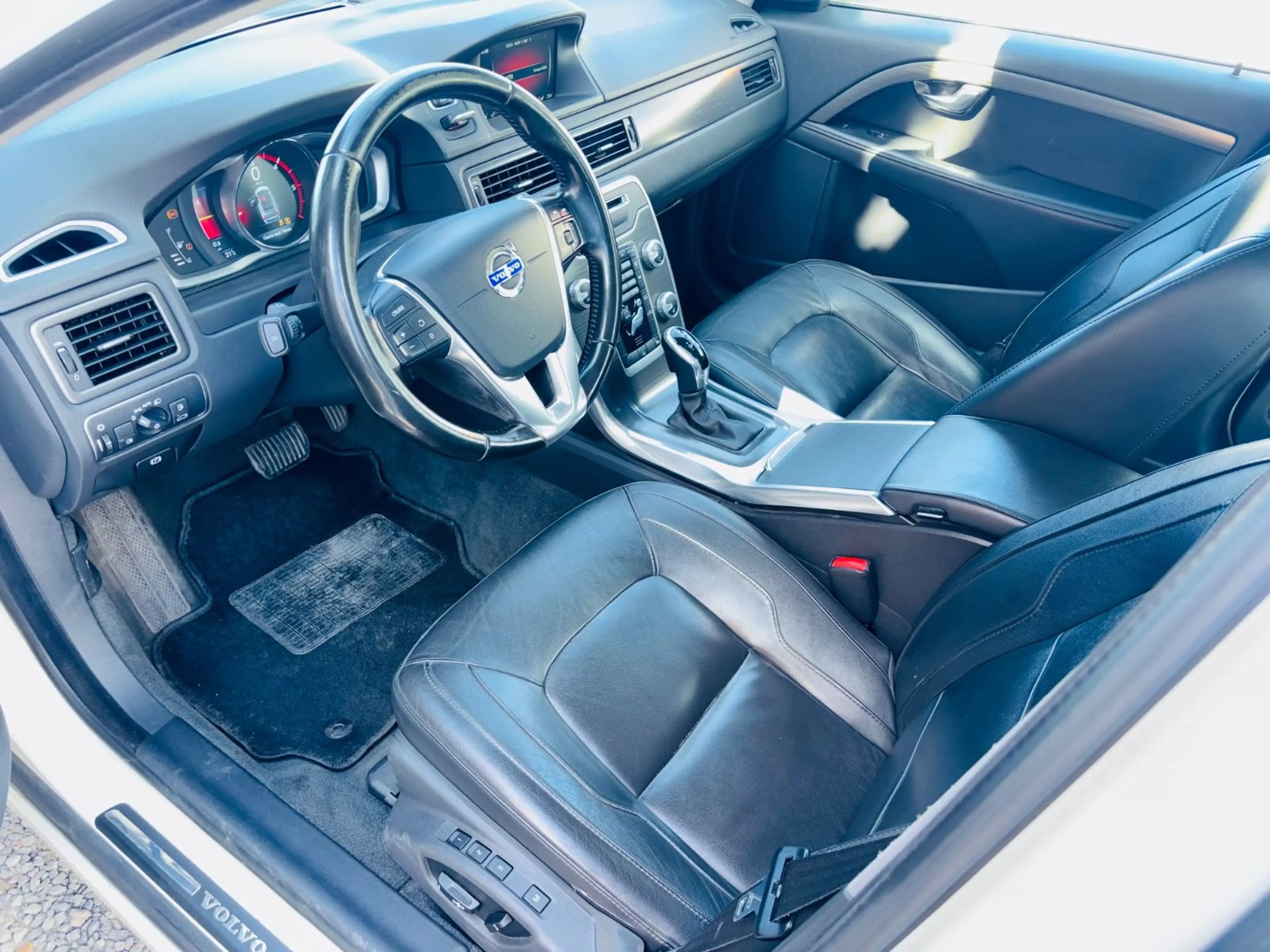 Volvo V70 D4 Geartronic,LEDER,Automatik,NAVI,8xbereift — photo 7
