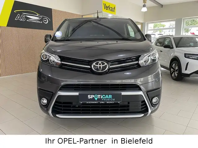 Toyota Proace Verso view 2