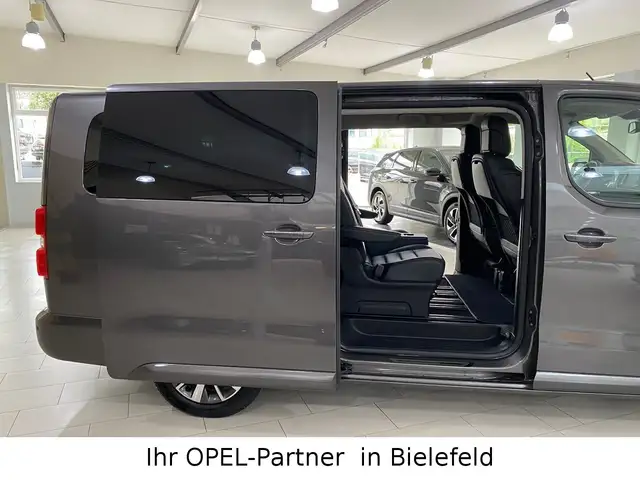Toyota Proace Verso view 8