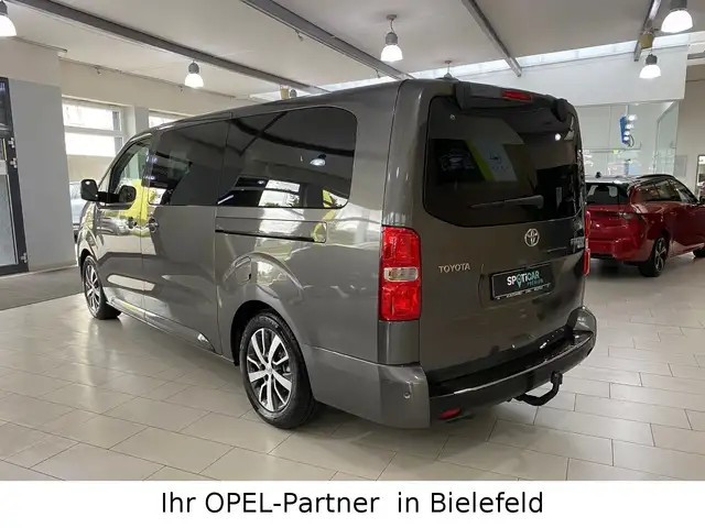 Toyota Proace Verso view 6