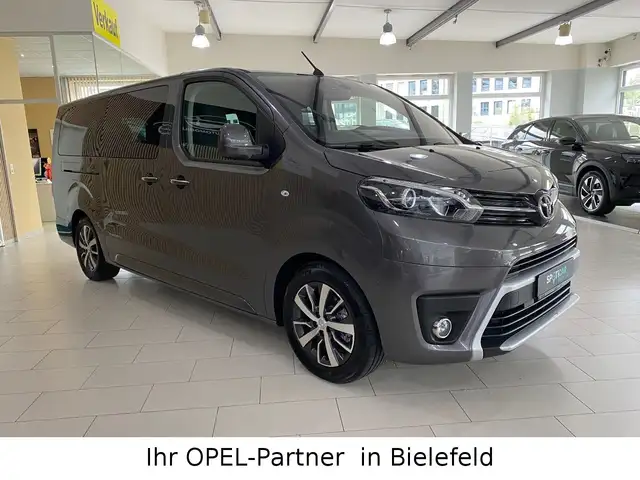 Toyota Proace Verso view 3