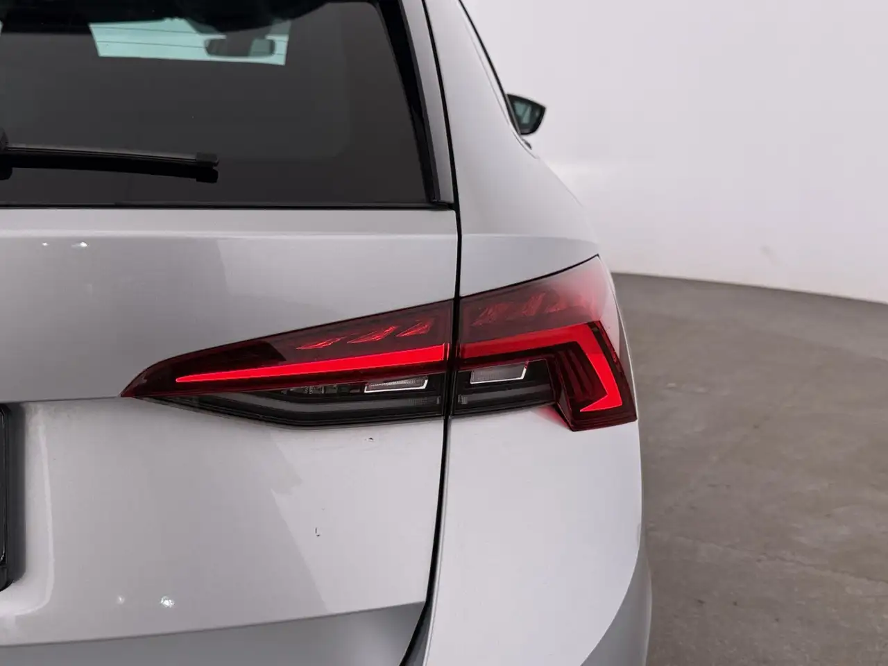 Skoda Octavia Combi 2.0 TDI Style LED STANDHZG HEAD-UP, миниатюра 11