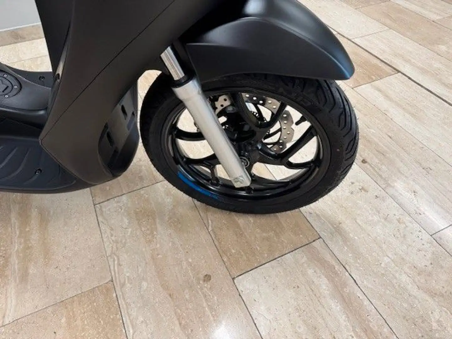 Piaggio Medley 200  E5+  Sport - neuste Motorvariante Schwarz - 2