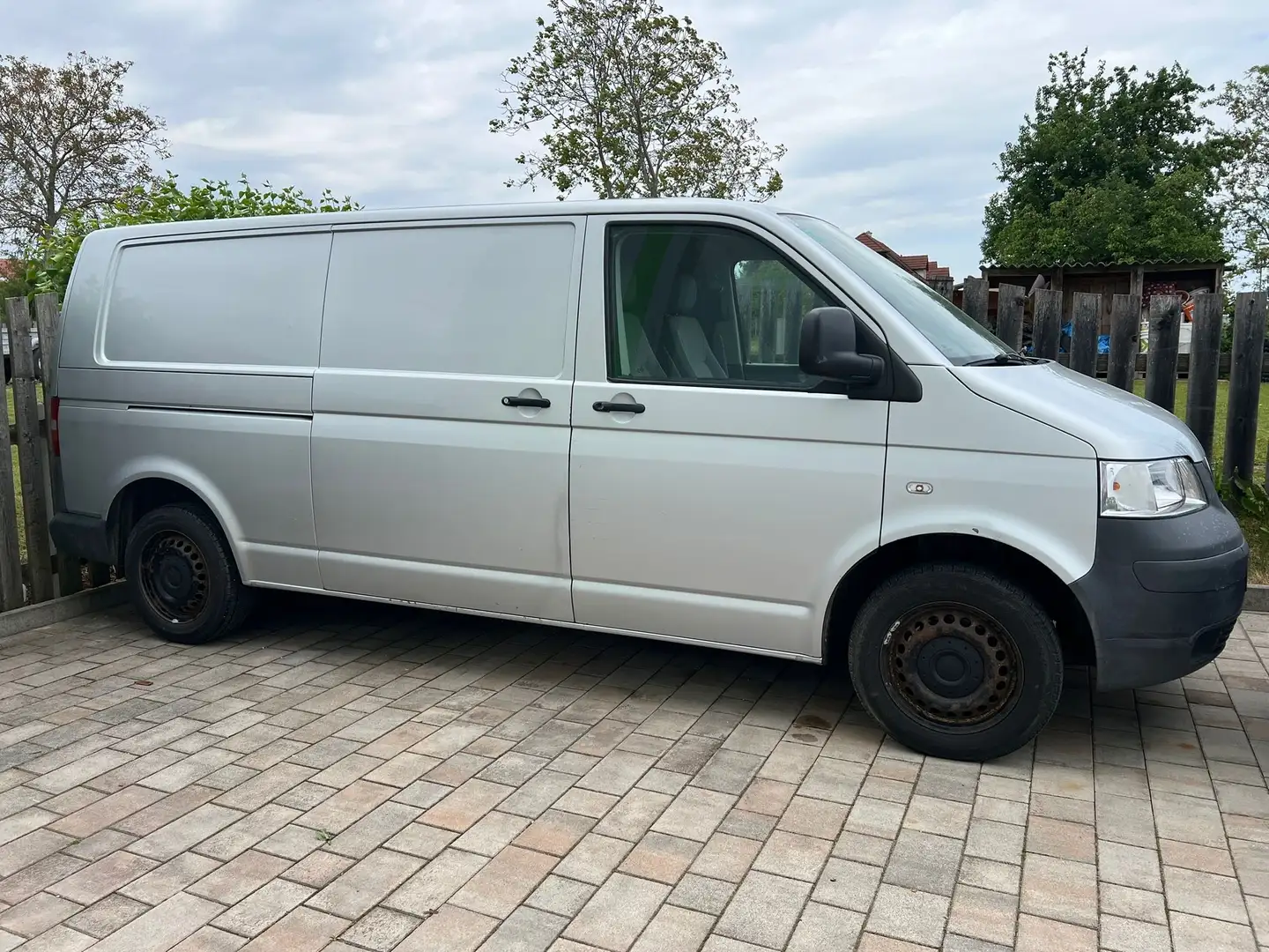 Volkswagen T5 Diesel 1.9 105PS MIT klima und pickerl noch - 1
