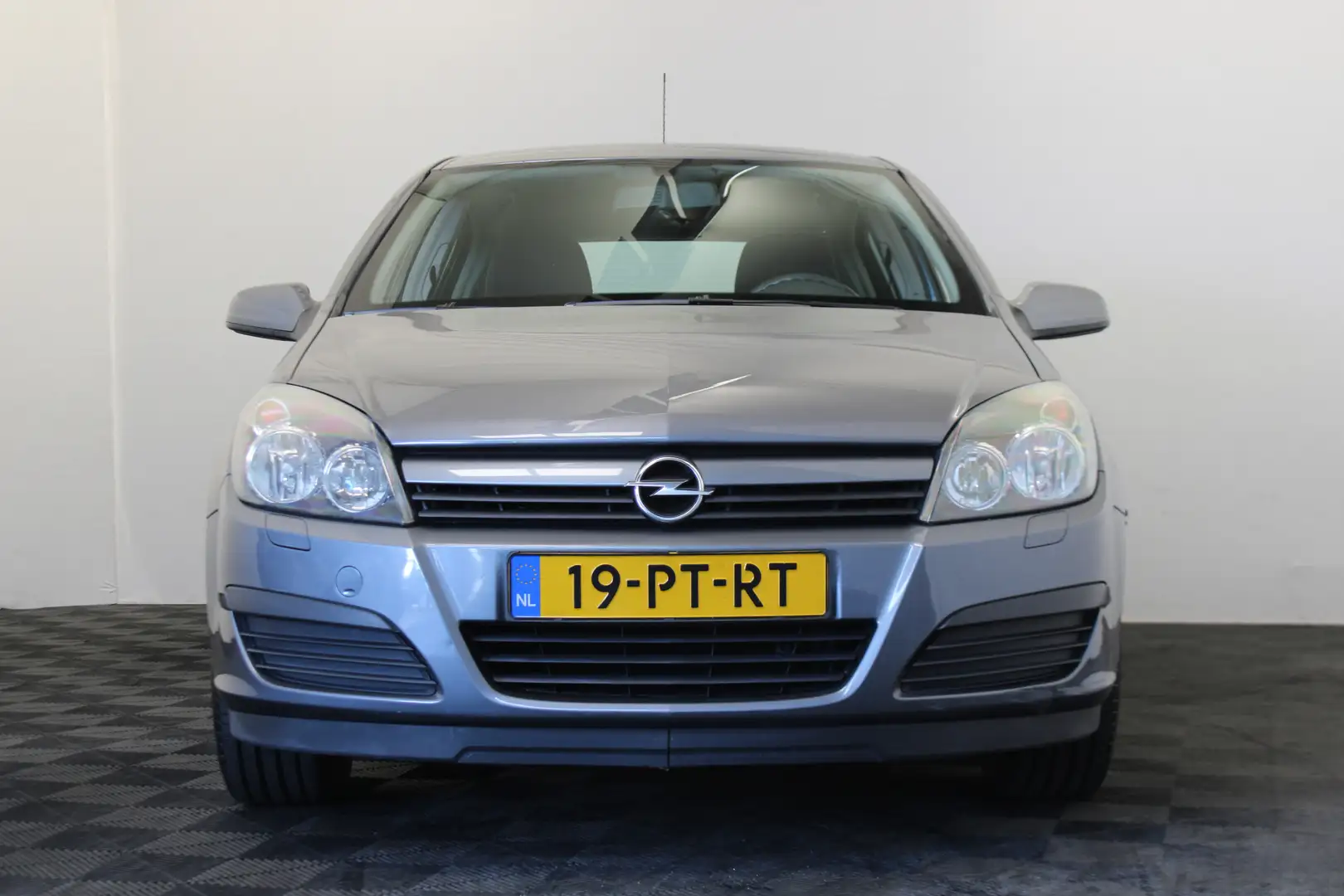 Opel Astra 1.6 Enjoy Grijs - 2