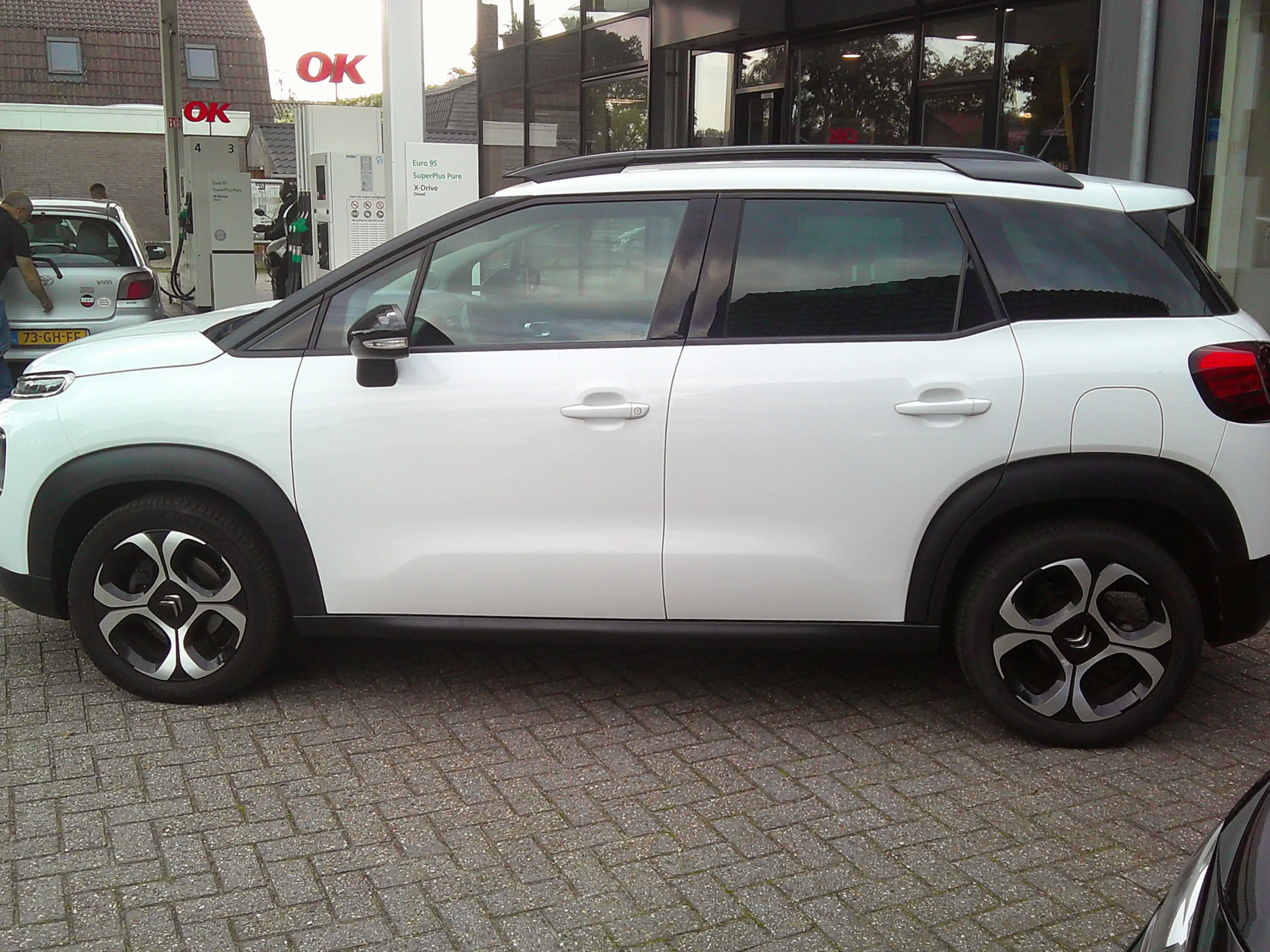 Citroen C3 Aircross 1.2 PureTech S&S Shine Staat in De Krim — photo 2