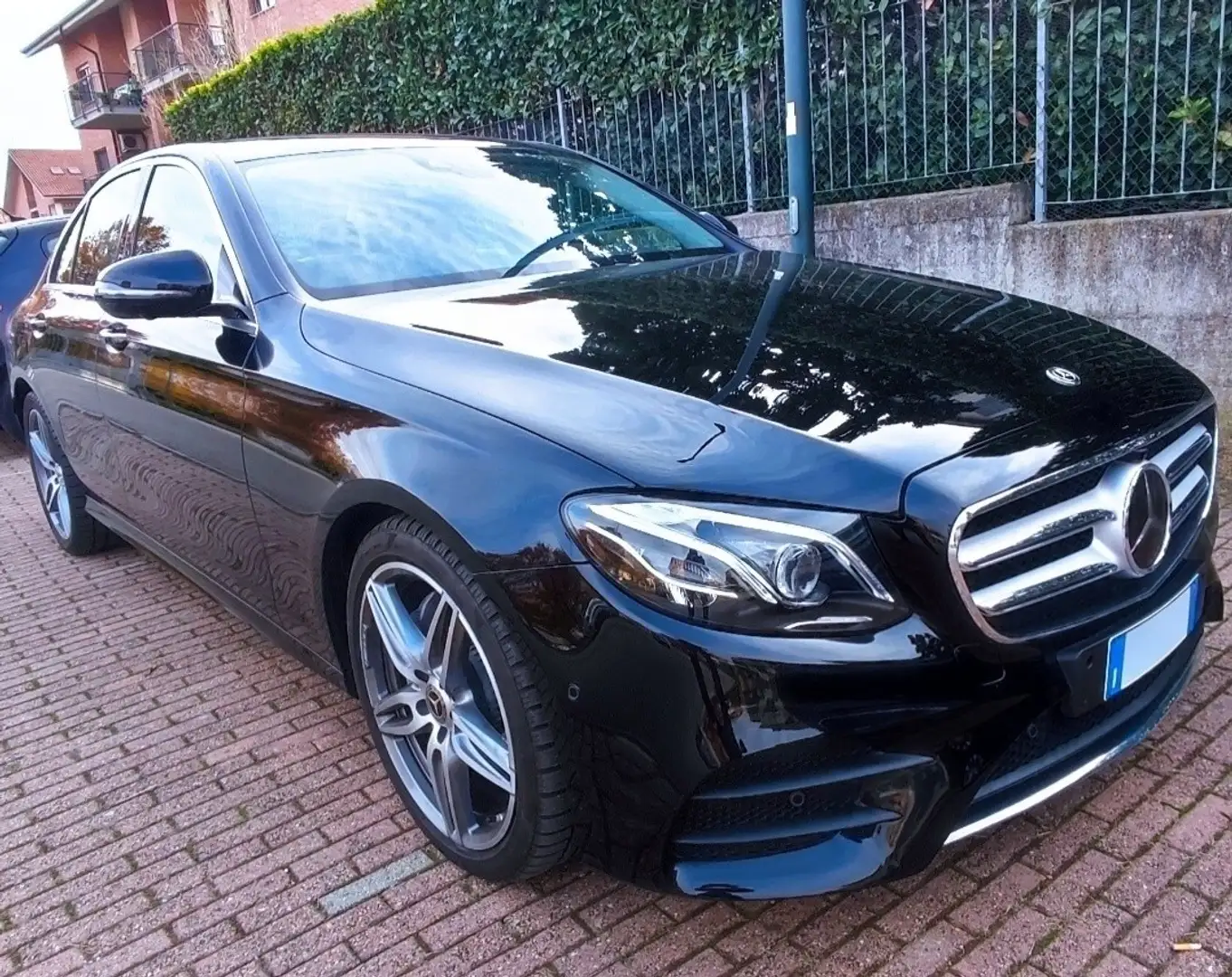 Mercedes-Benz E 200 d Premium AMG line - 1
