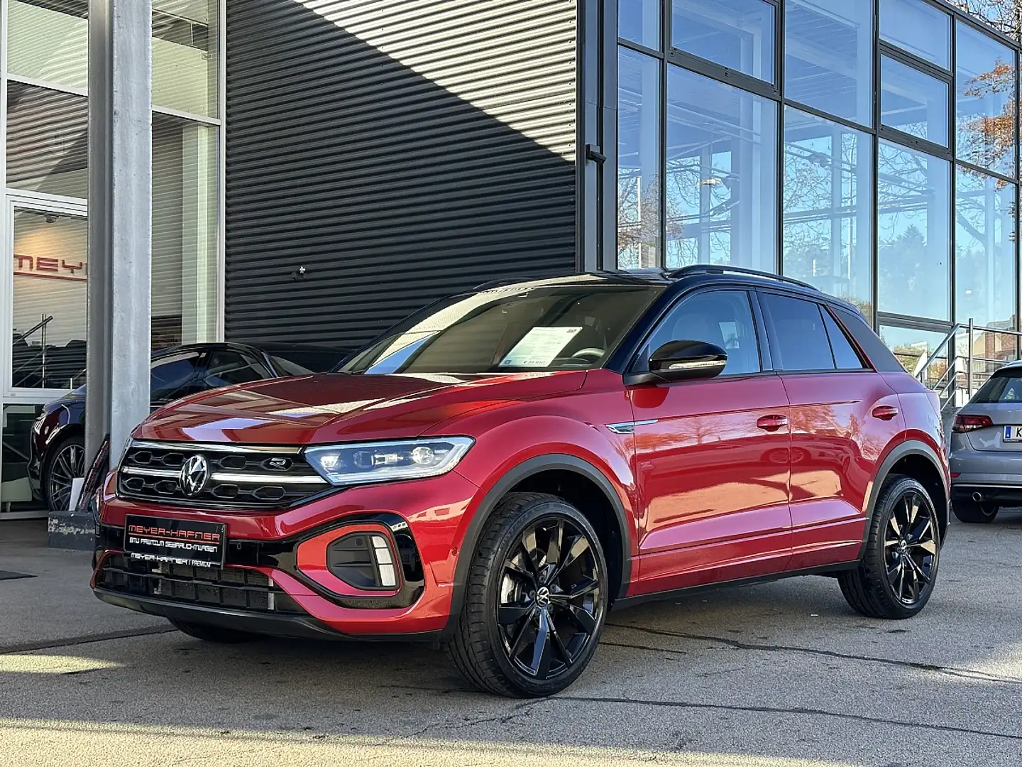 Volkswagen T-Roc 2.0TDI 4motion R-Line DSG / AHK / PANO / STHZ Rot - 2