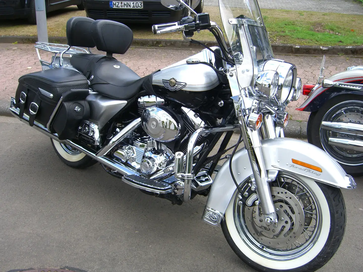 Harley-Davidson Road King Classic Срібний - 1