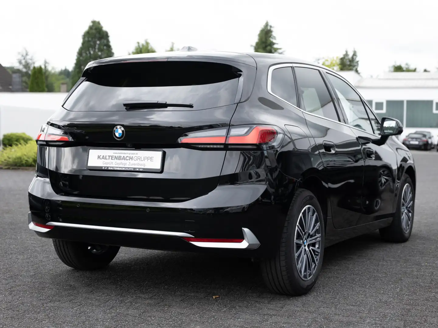 BMW 218 i Active Tourer Luxury Line LED NAVI KLIMA Schwarz - 2