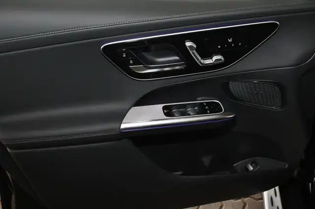 Mercedes-Benz GLC view 12
