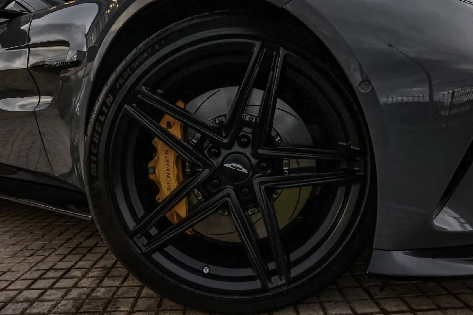 Aston Martin Vantage Deportivo Automático de 3 Puertas Gris - 2