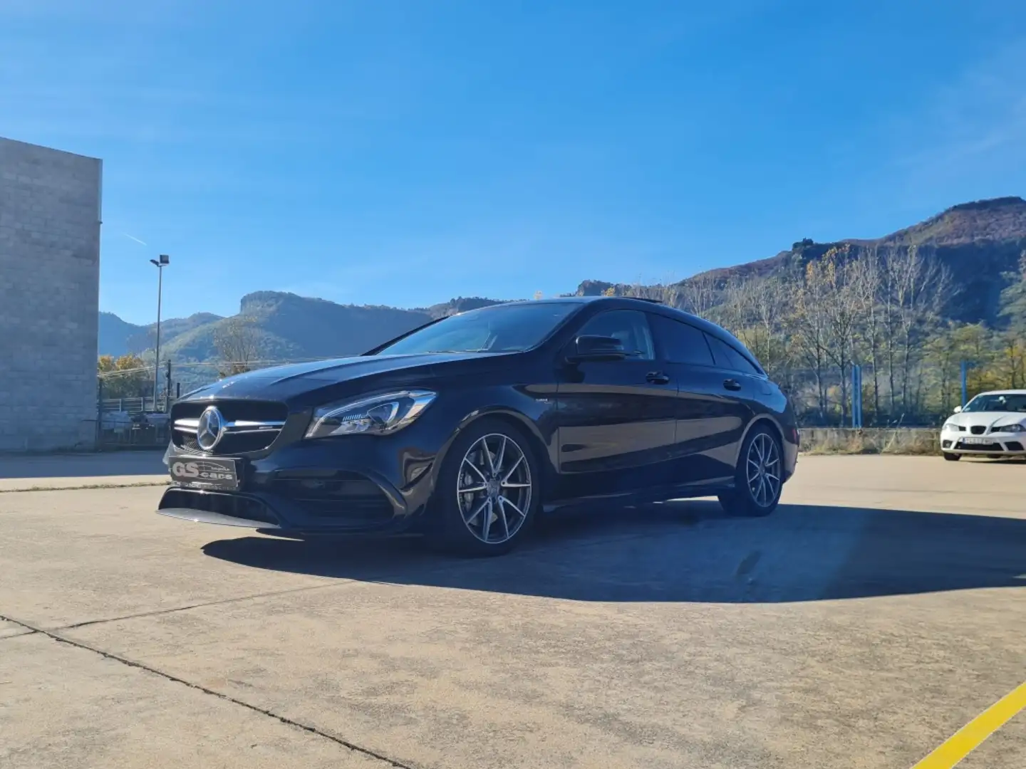 Mercedes-Benz CLA 45 AMG Shooting Brake 4Matic 7G-DCT Noir - 1