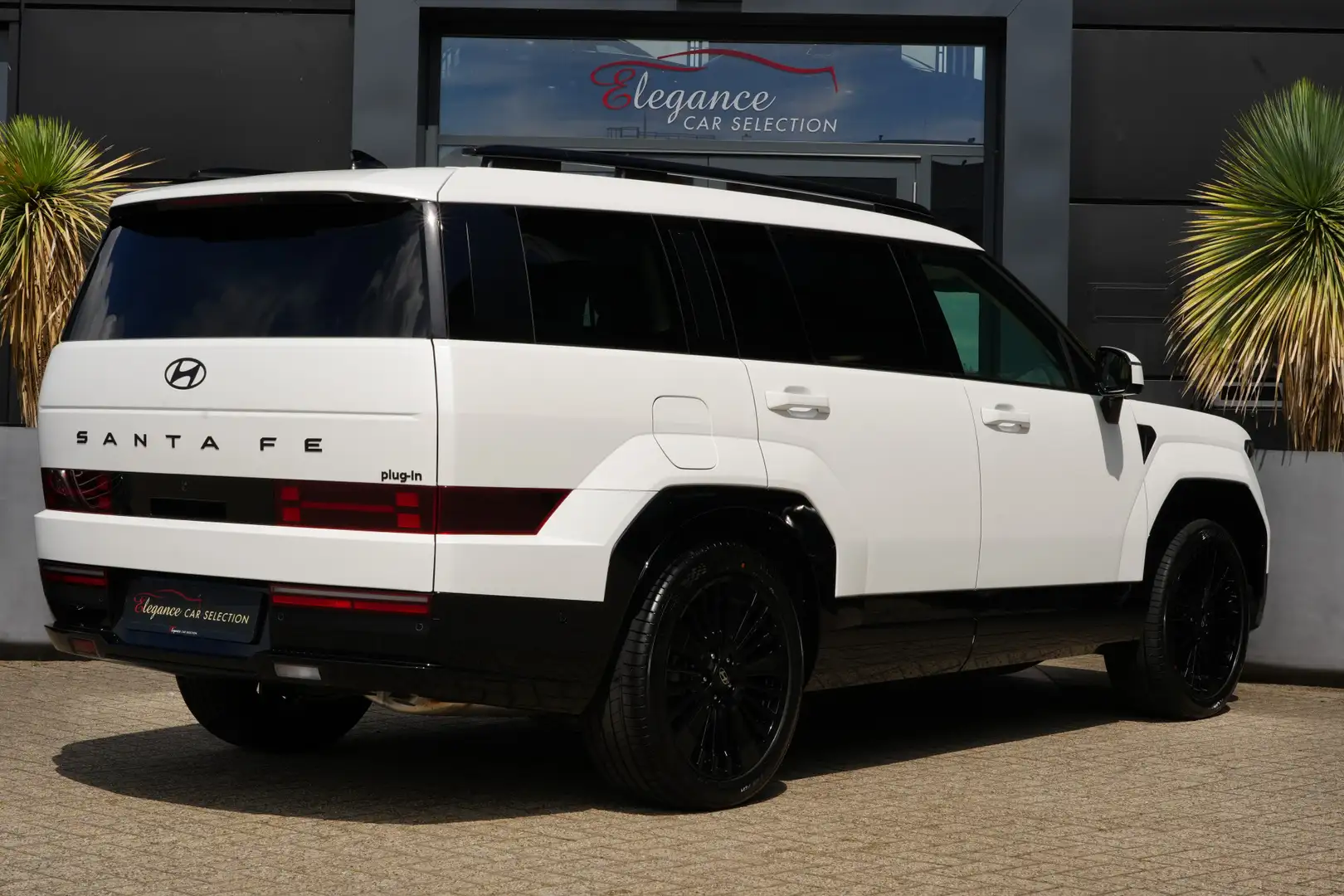 Hyundai SANTA FE 1.6 T-GDI PHEV Black Line 4WD 252pk Navigatie/Stoe Wit - 2