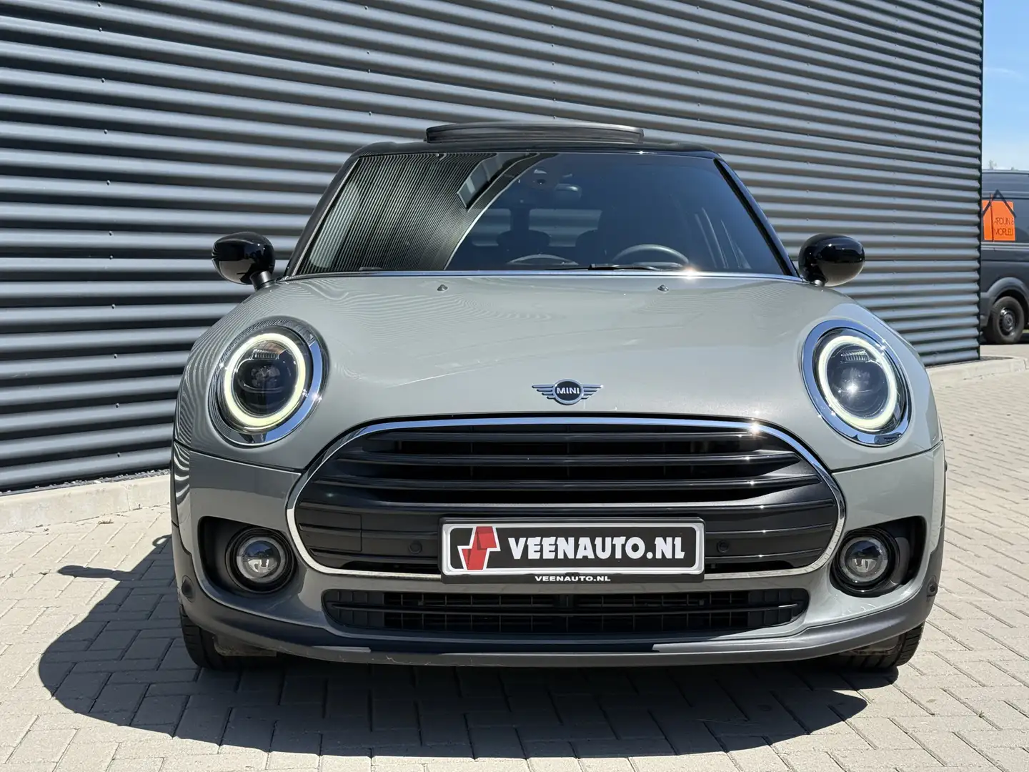MINI Cooper Clubman 1.5 Pano/Camera/Leder/Apple Grijs - 2