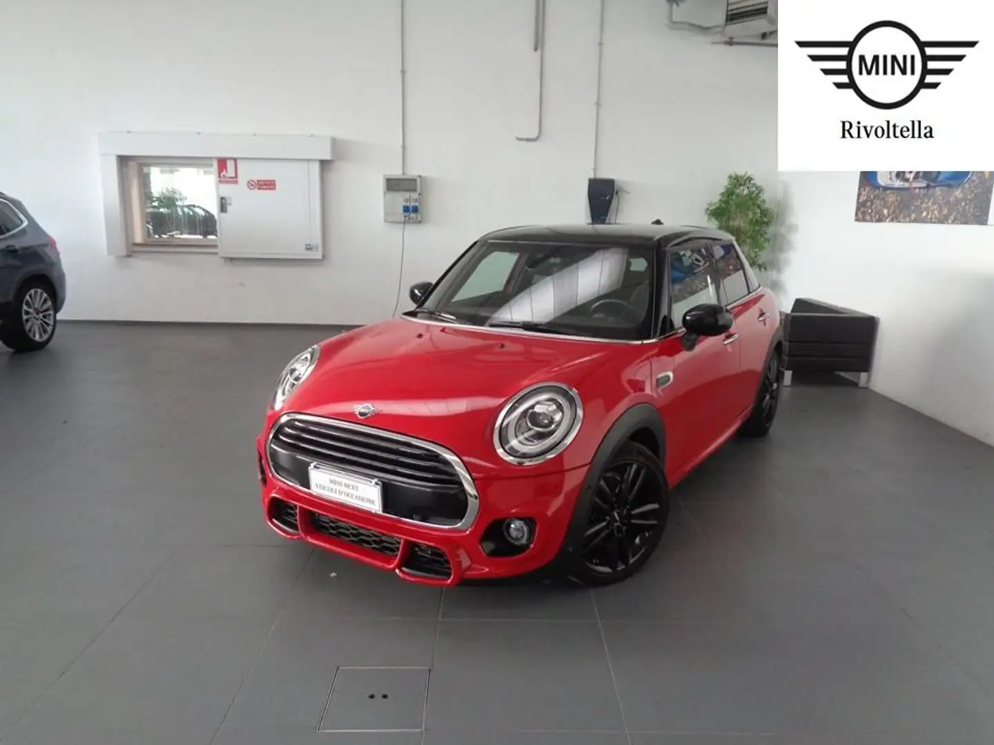 MINI Cooper 1.5 TwinPower Turbo Cooper Hype DCT Rood - 1