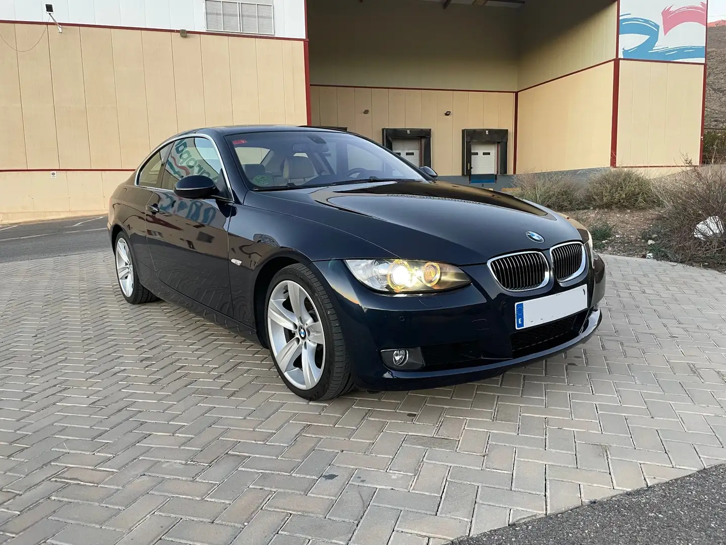 BMW 330 330i Coupe - 1
