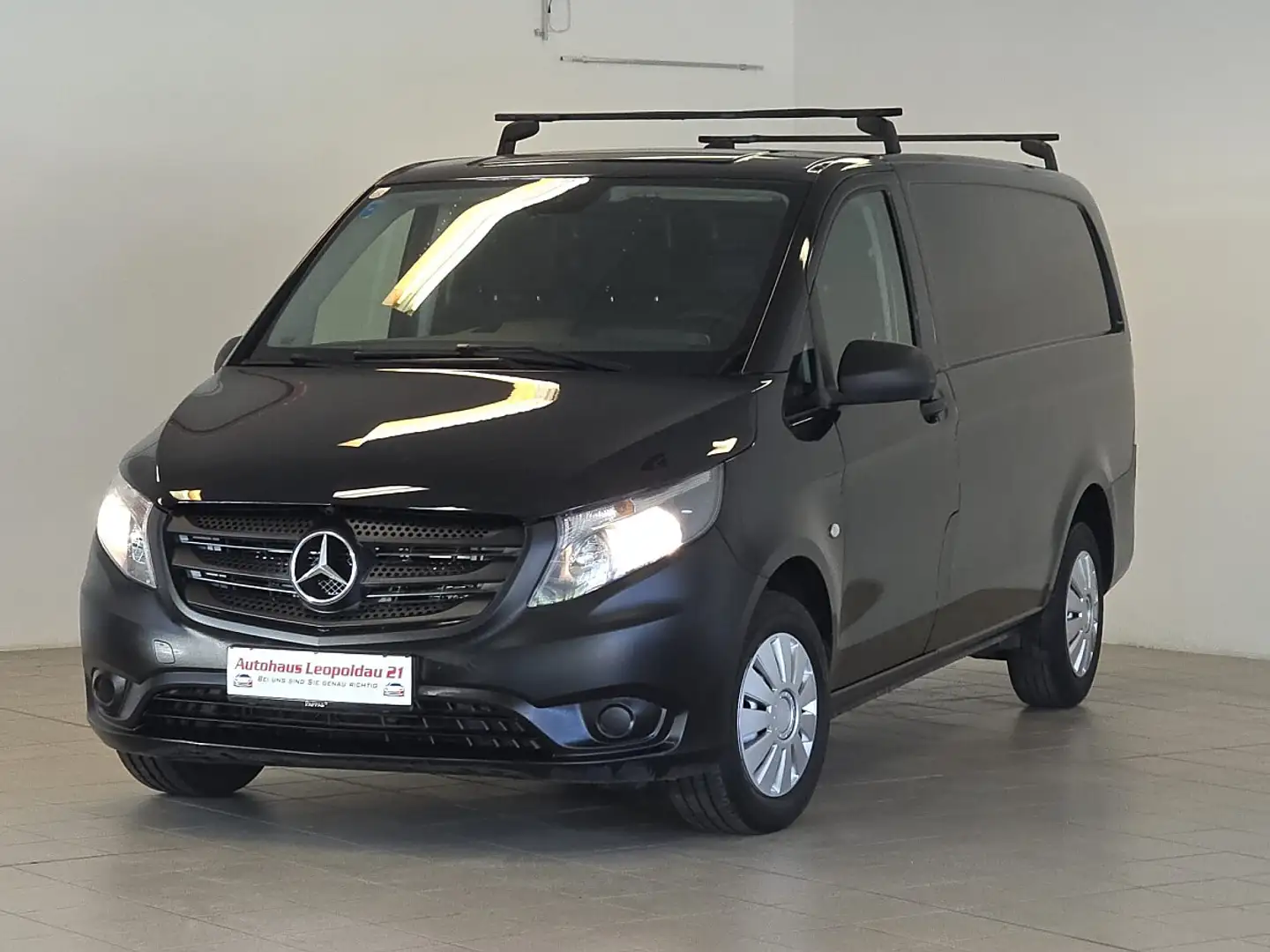 Mercedes-Benz Vito 111 CDI LANG kompakt Schwarz - 1